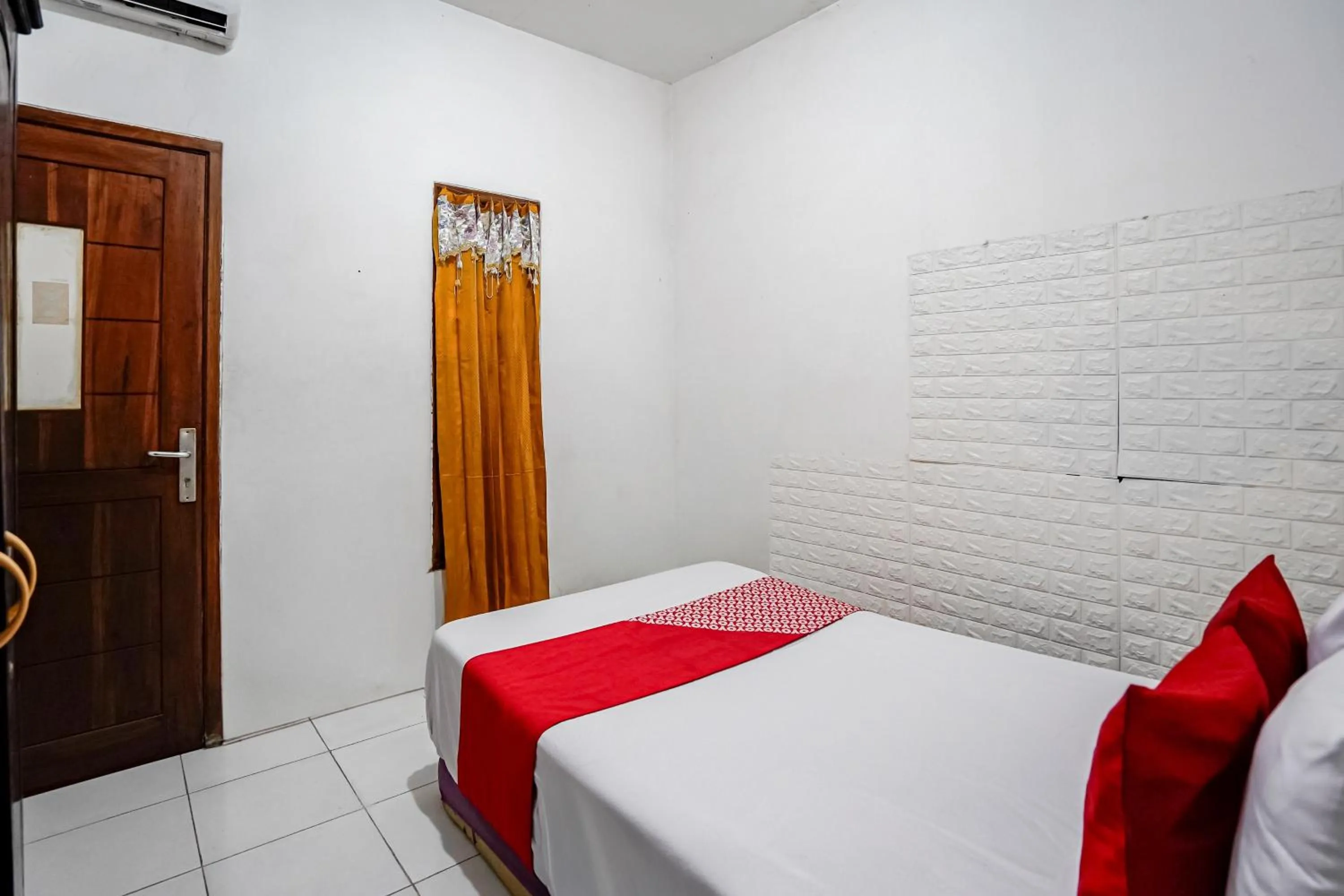 Bedroom, Bed in OYO Life 93009 Griya Nautika Sedati