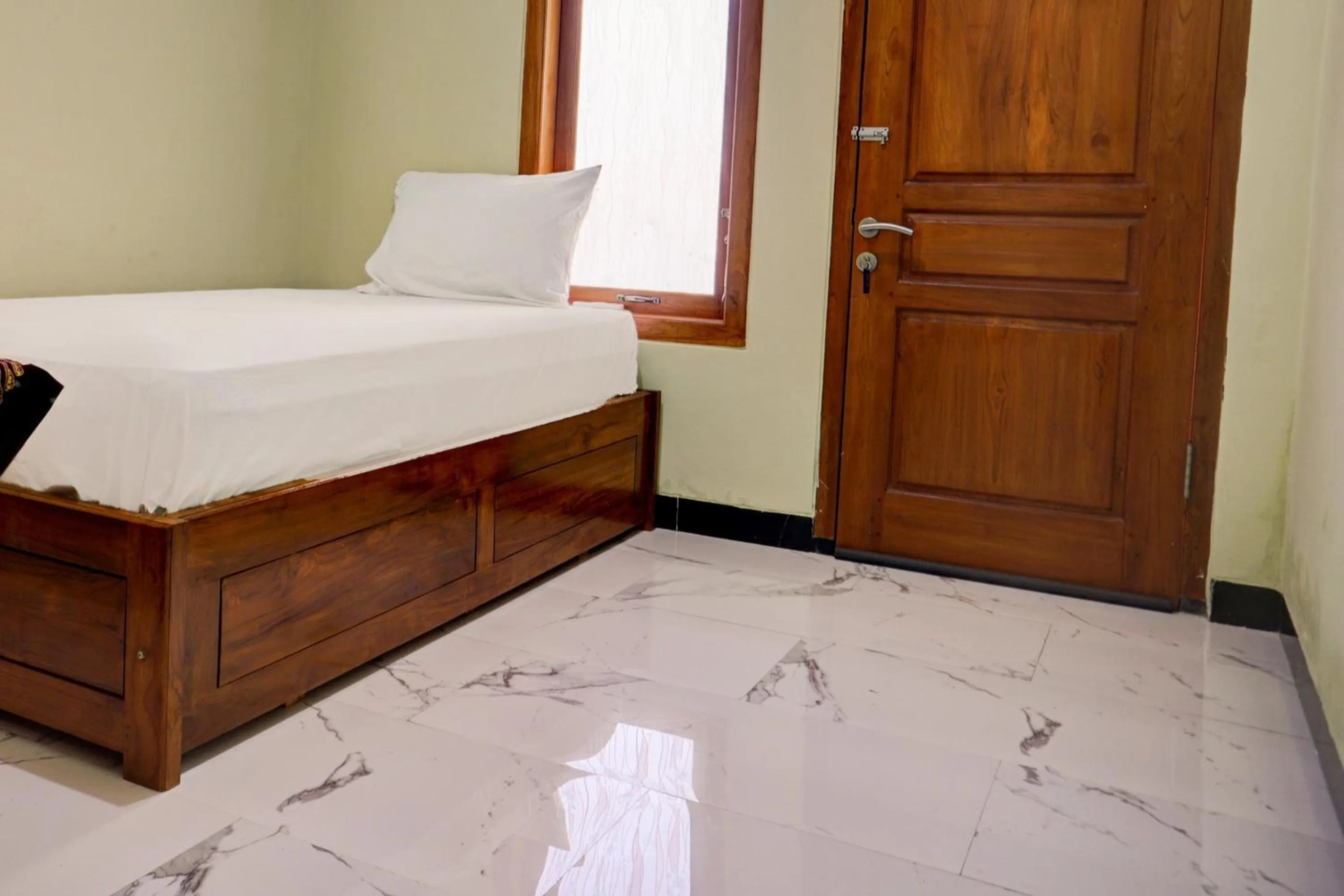 Bedroom, Bed in OYO Life 92922 Kost Bu Mala 1 Syariah