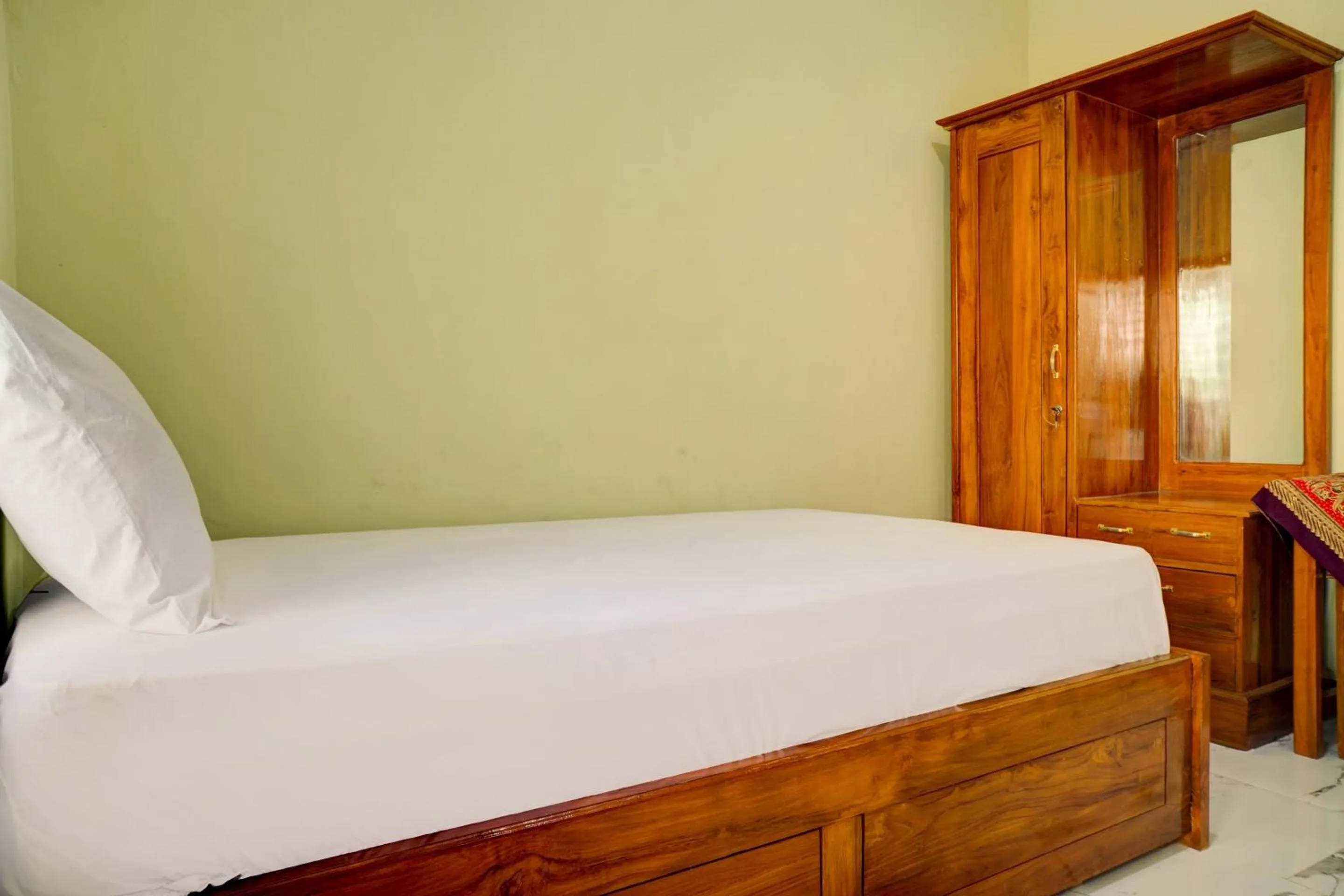 Bedroom, Bed in OYO Life 92922 Kost Bu Mala 1 Syariah