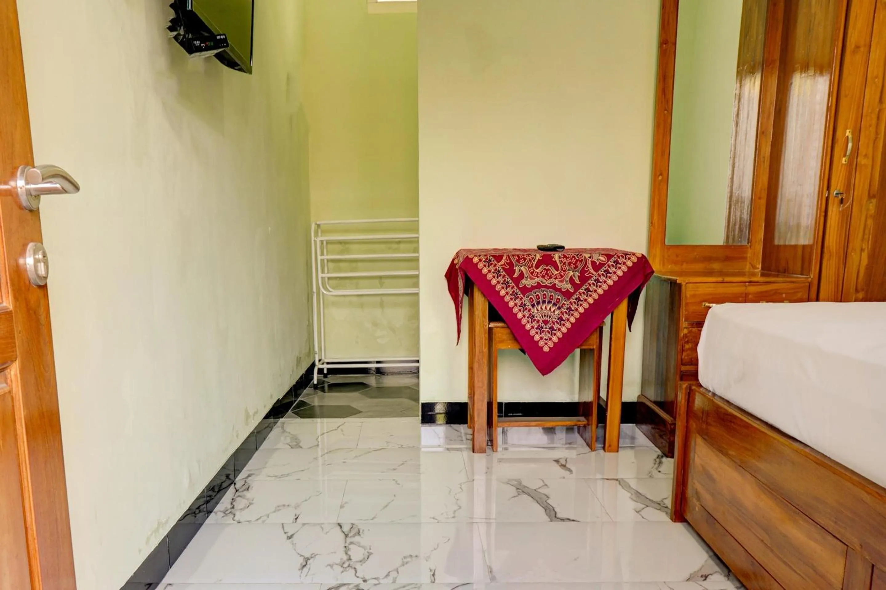 Bedroom, Bed in OYO Life 92922 Kost Bu Mala 1 Syariah