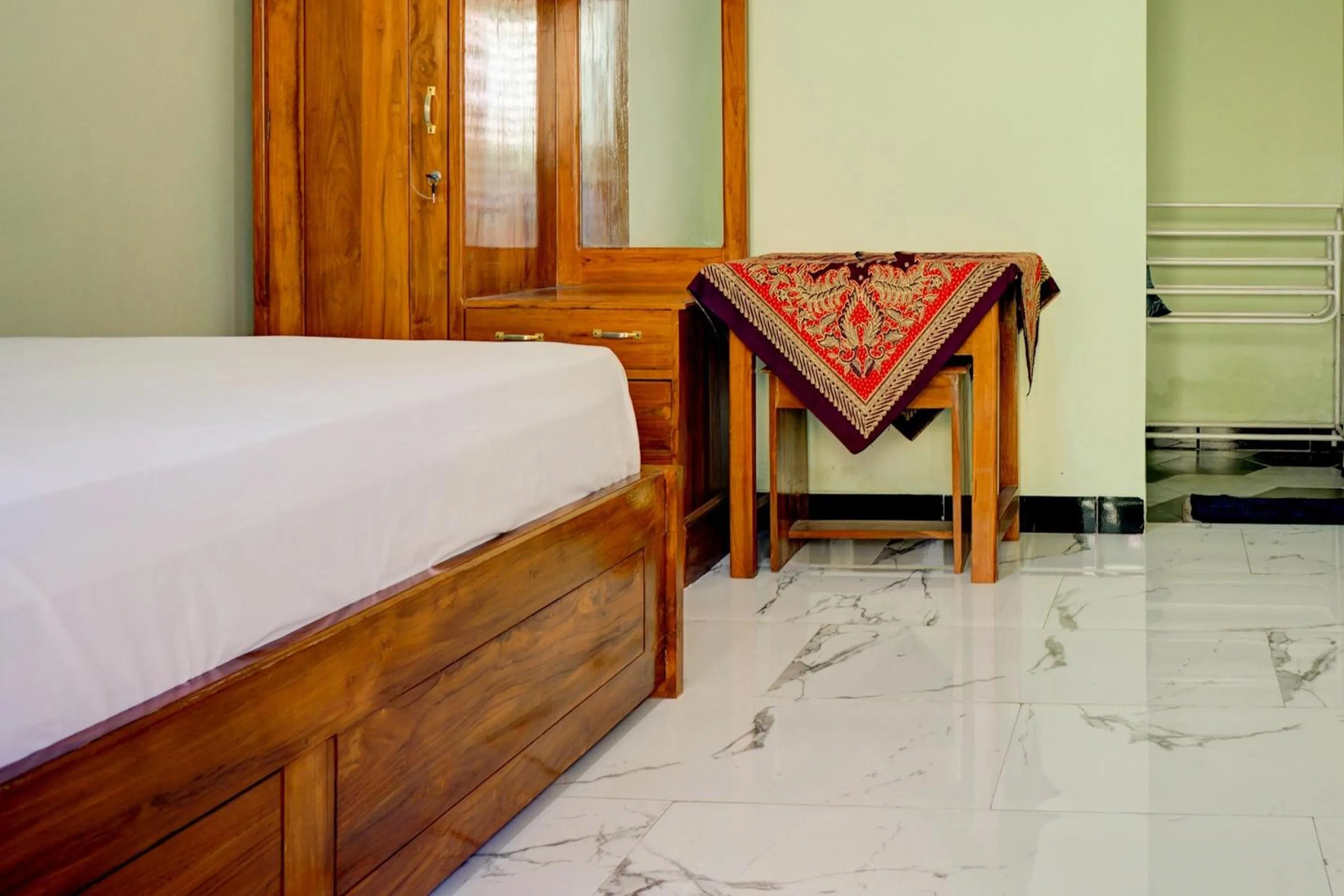 Bedroom, Bed in OYO Life 92922 Kost Bu Mala 1 Syariah