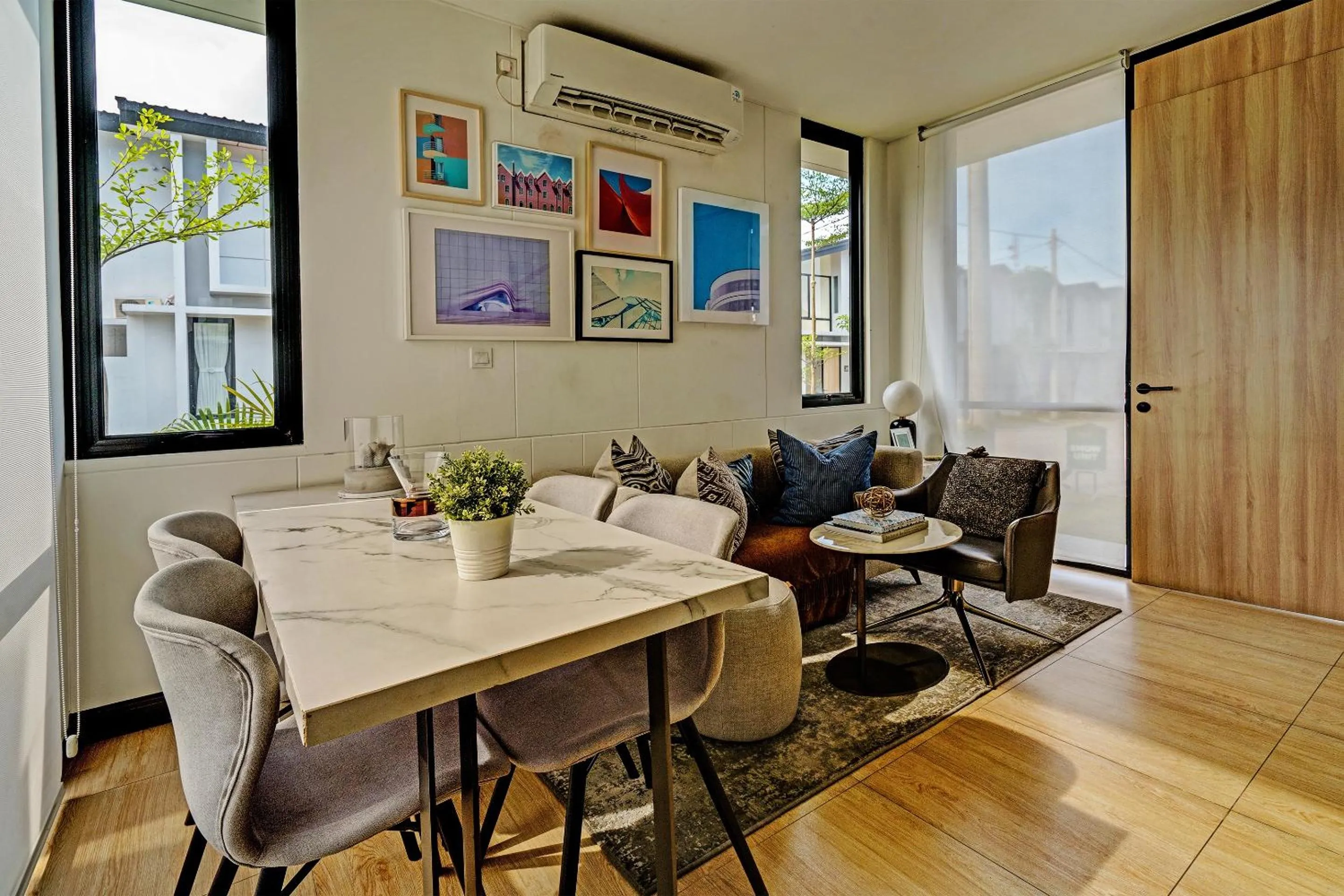 Lobby or reception in OYO Life 92719 Rolling Hills Residence Karawang