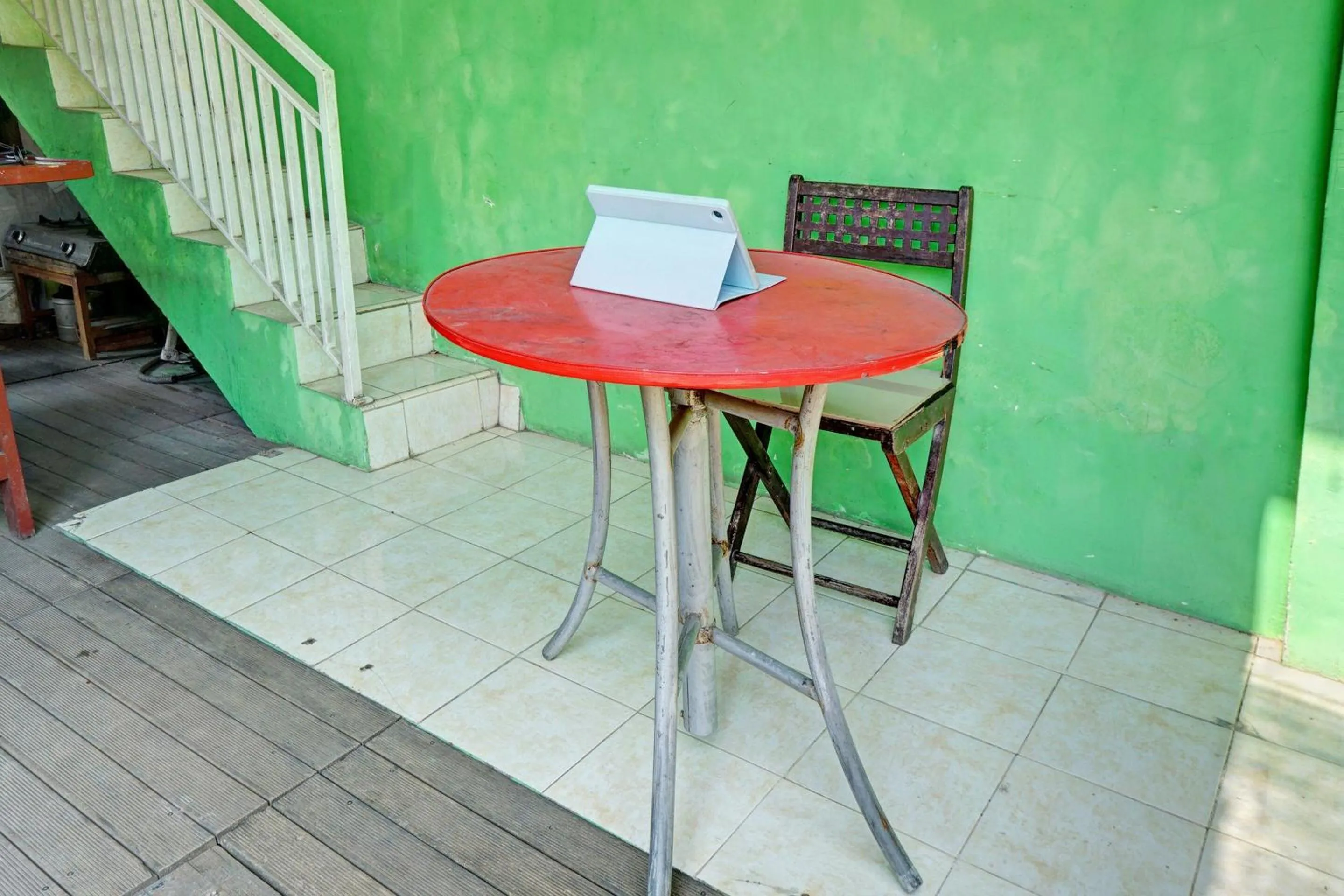 Lobby or reception in OYO Life 92919 Kost Wijaya Kusuma Lake Syariah