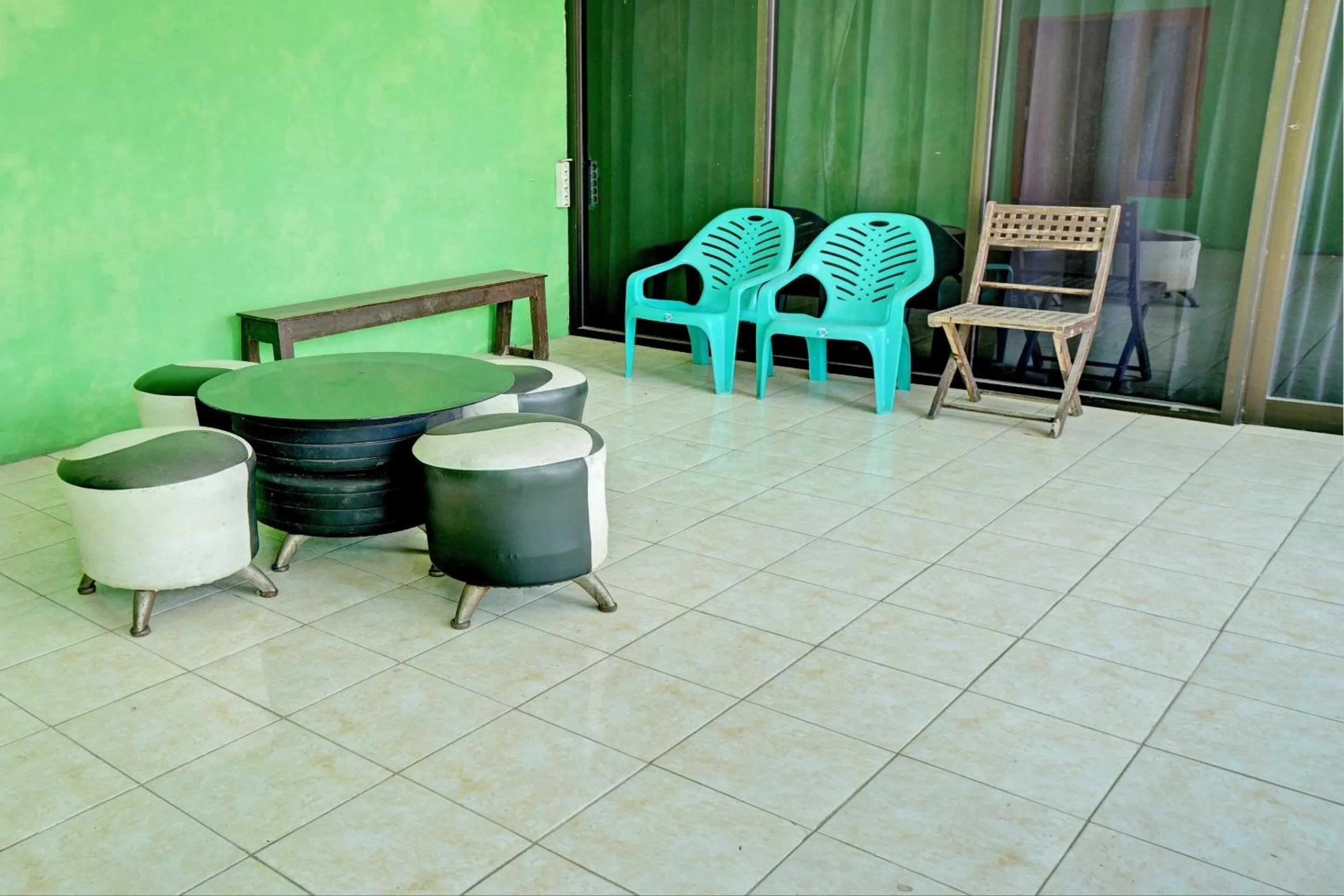 Lobby or reception in OYO Life 92919 Kost Wijaya Kusuma Lake Syariah