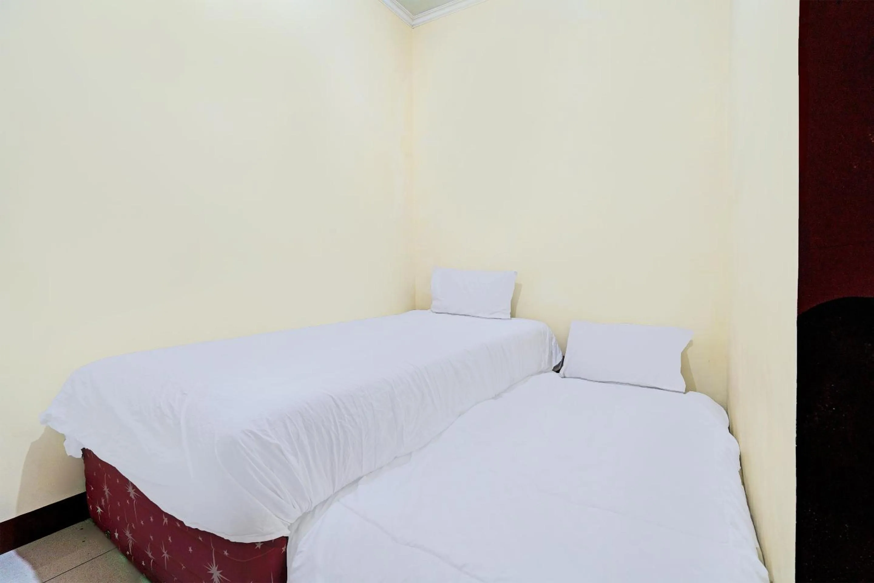 Bedroom, Bed in OYO Life 92546 Kost Merah Bojongsoang Syariah