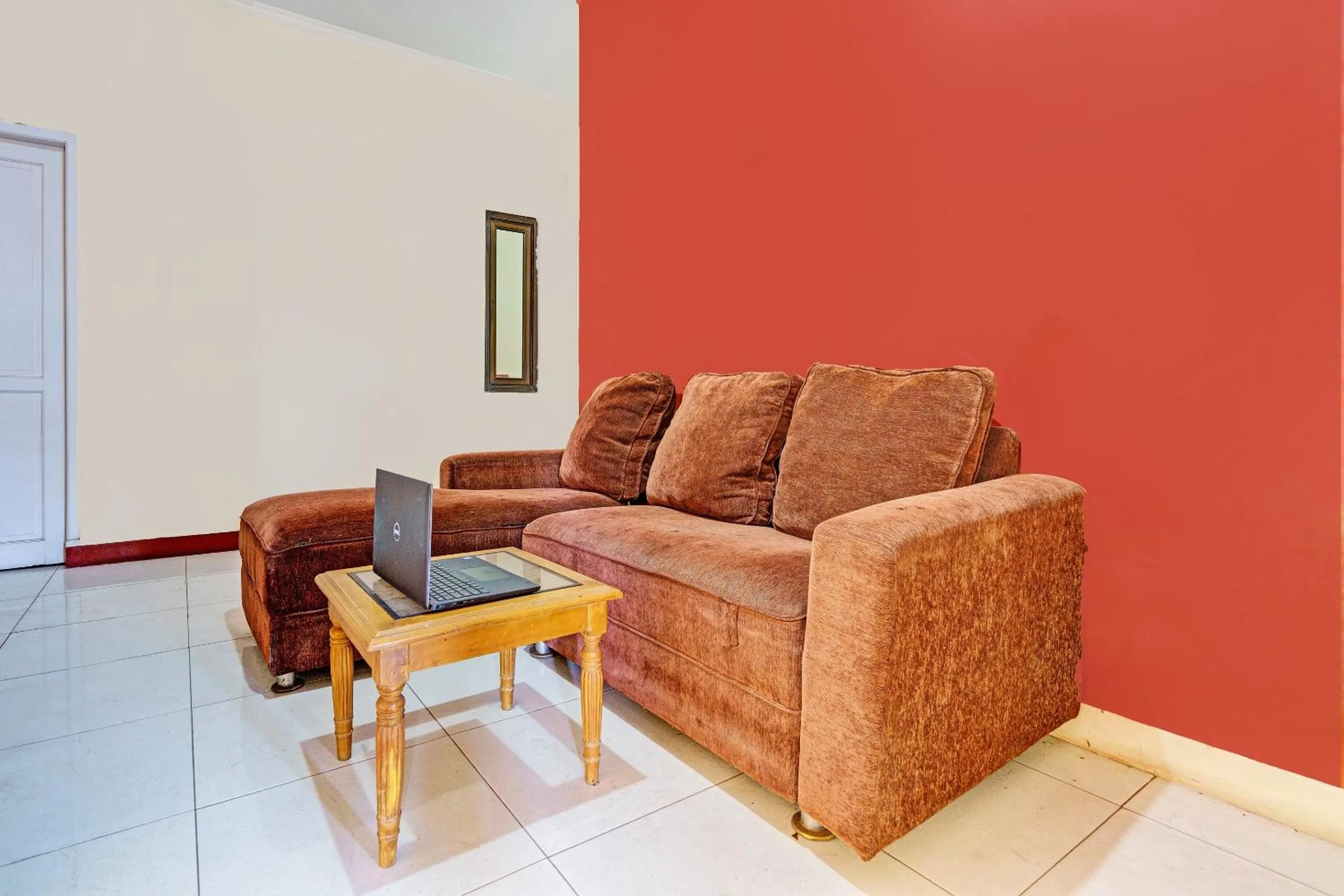 Lobby or reception in OYO Life 92546 Kost Merah Bojongsoang Syariah