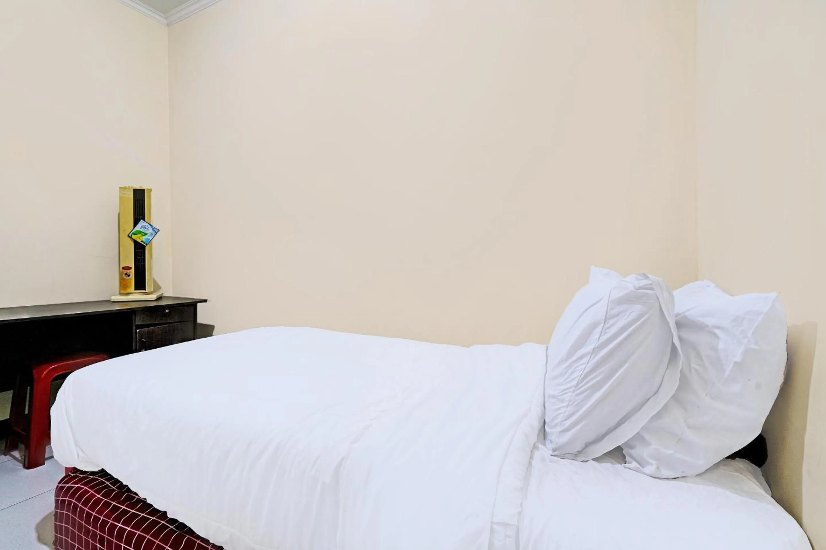 Bedroom, Bed in OYO Life 92546 Kost Merah Bojongsoang Syariah