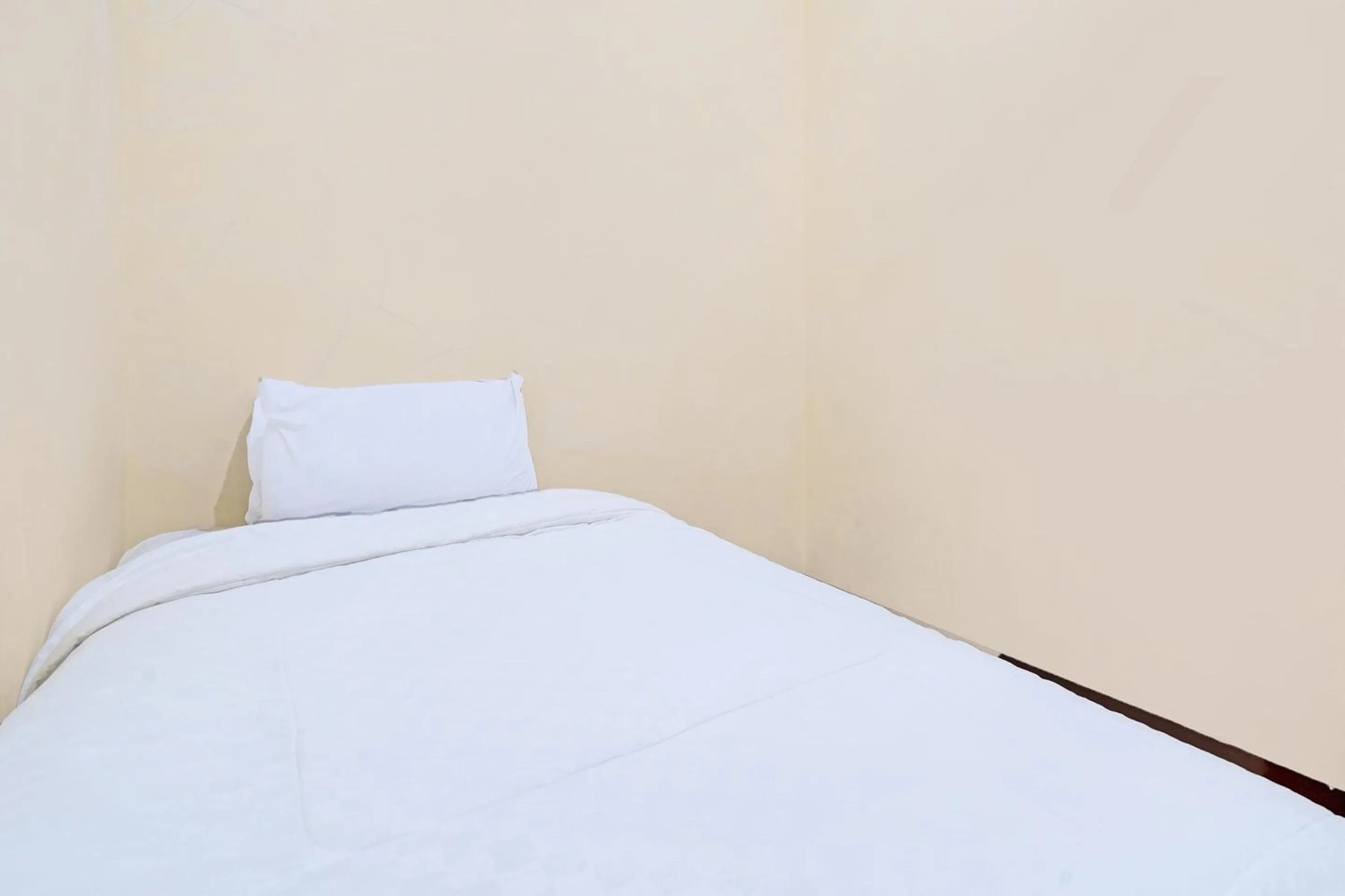 Bedroom, Bed in OYO Life 92546 Kost Merah Bojongsoang Syariah