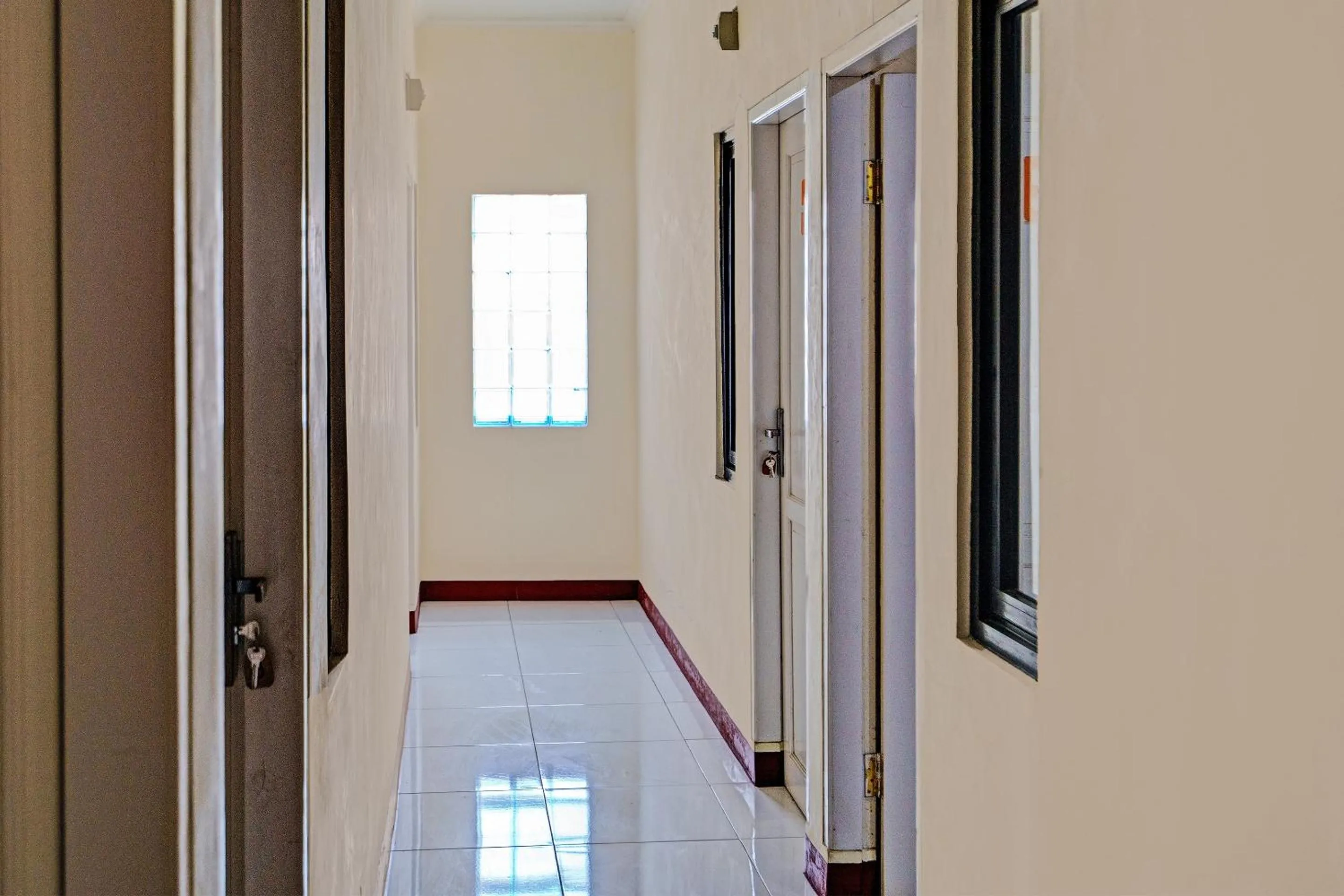 Lobby or reception in OYO Life 92546 Kost Merah Bojongsoang Syariah