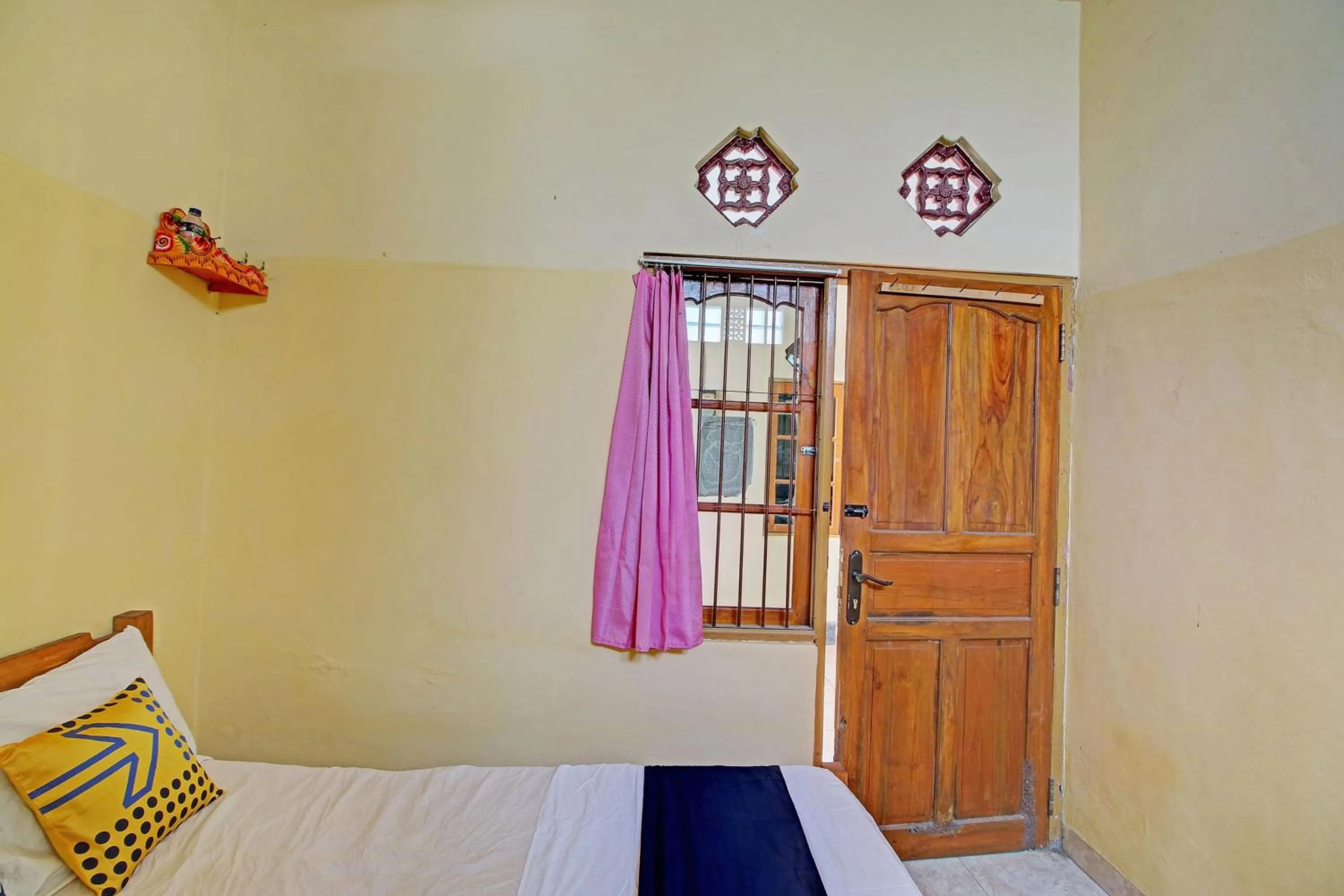Bedroom, Bed in OYO Life 92954 Shanti Kost