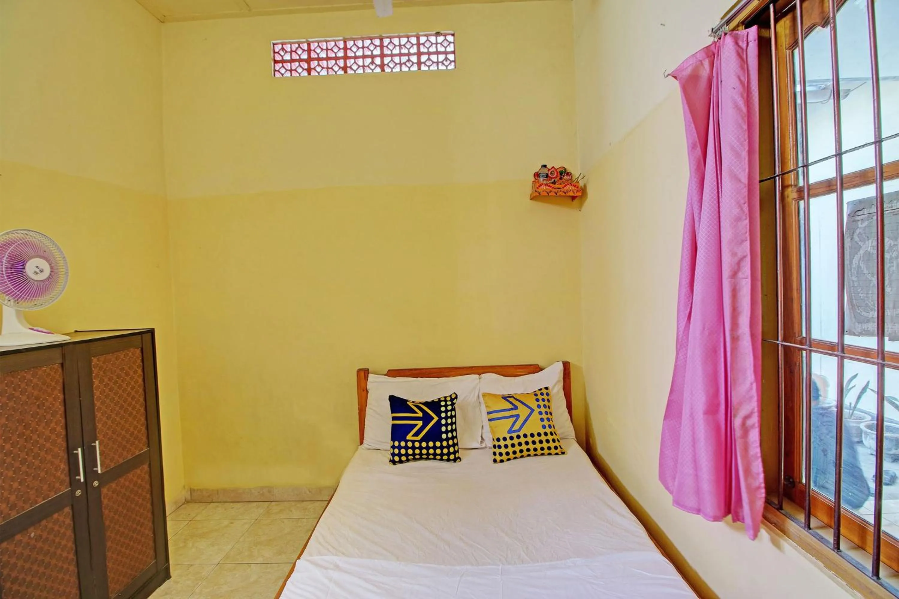 Bedroom, Bed in OYO Life 92954 Shanti Kost