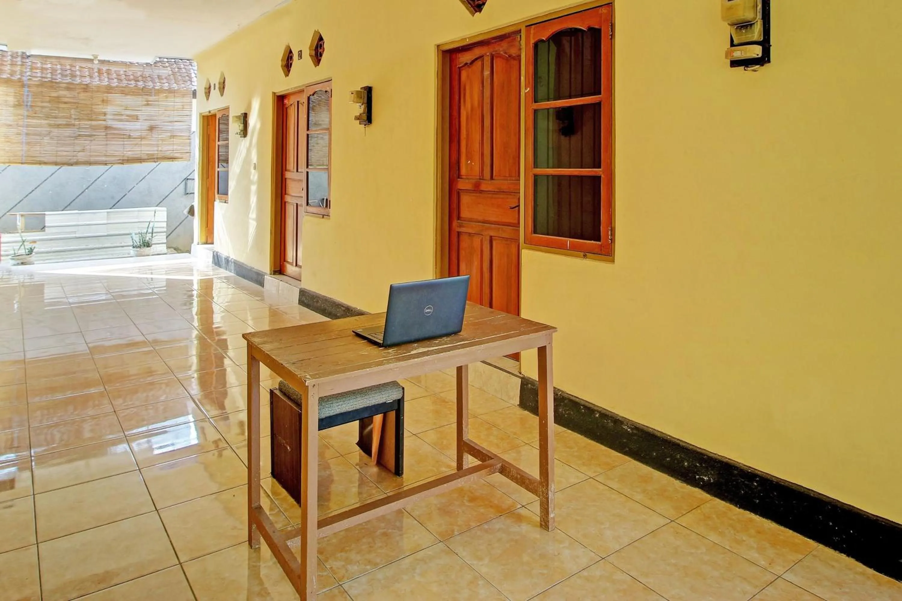 Lobby or reception in OYO Life 92954 Shanti Kost