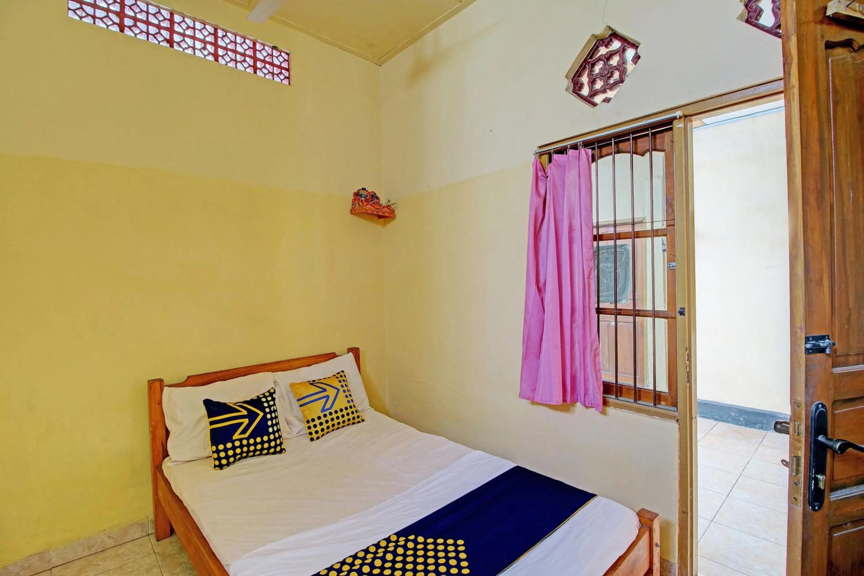 Bedroom, Bed in OYO Life 92954 Shanti Kost
