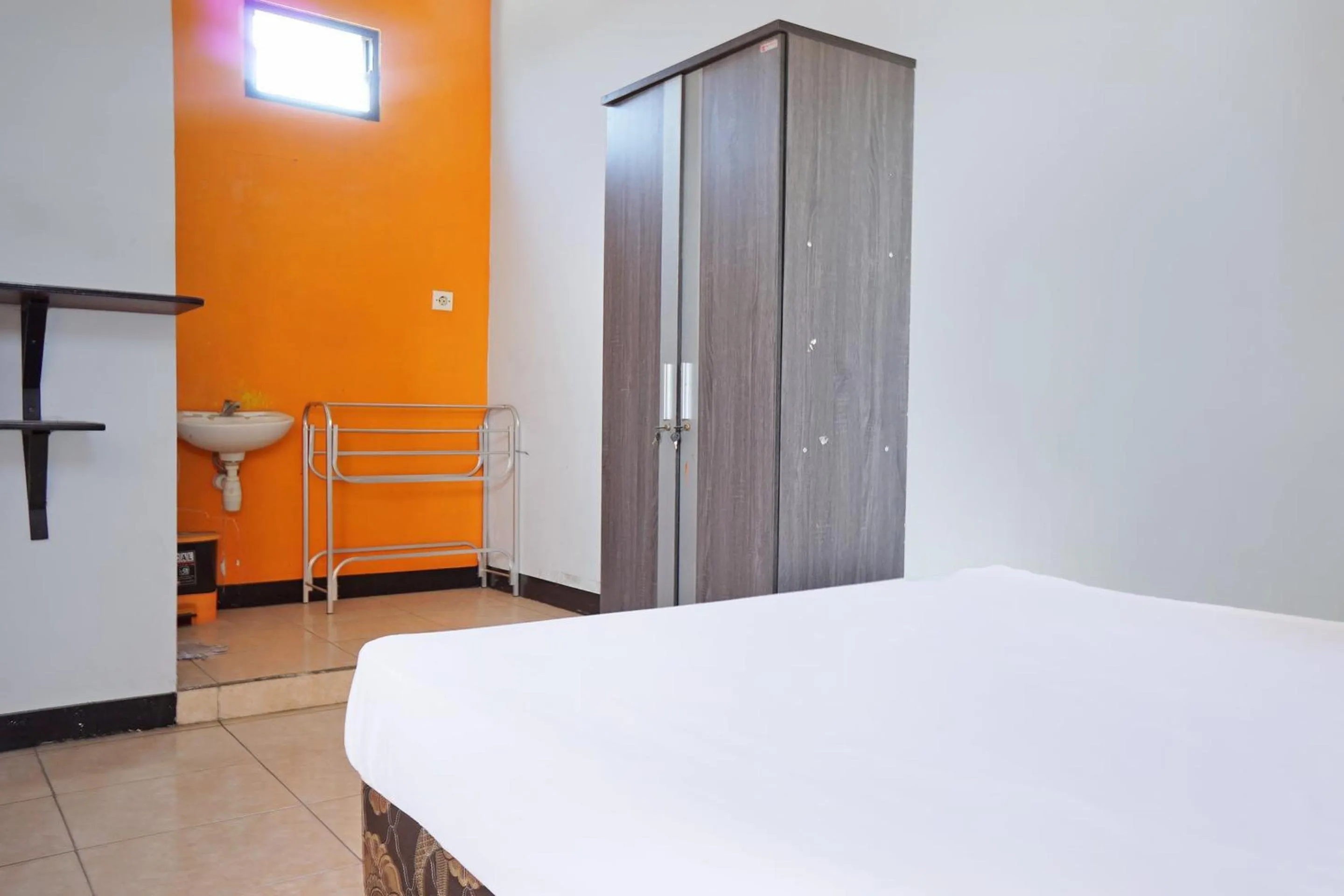 Bedroom, Bed in OYO Life 92915 Duta Amnan Syariah