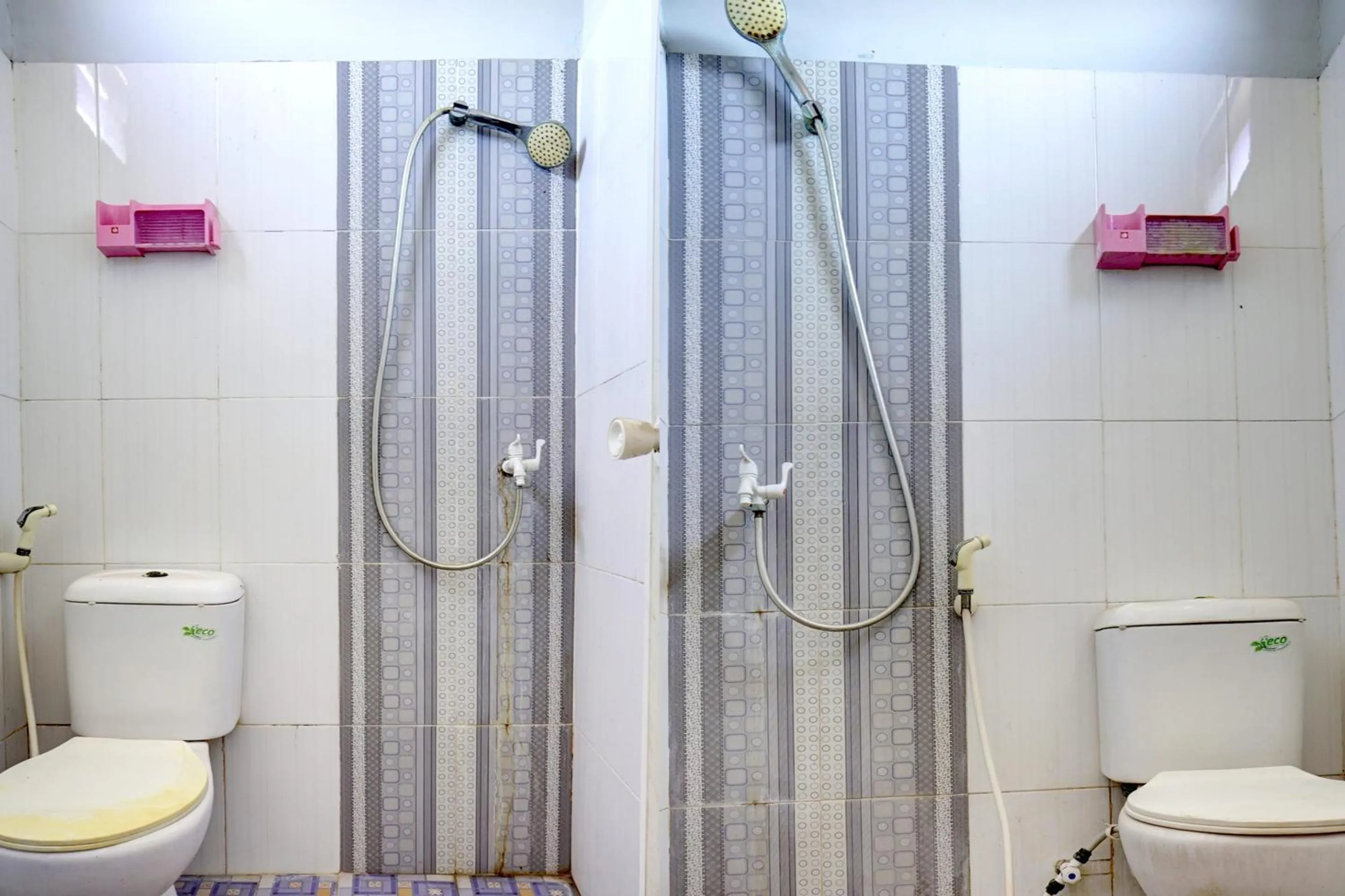 Bathroom in OYO Life 92915 Duta Amnan Syariah