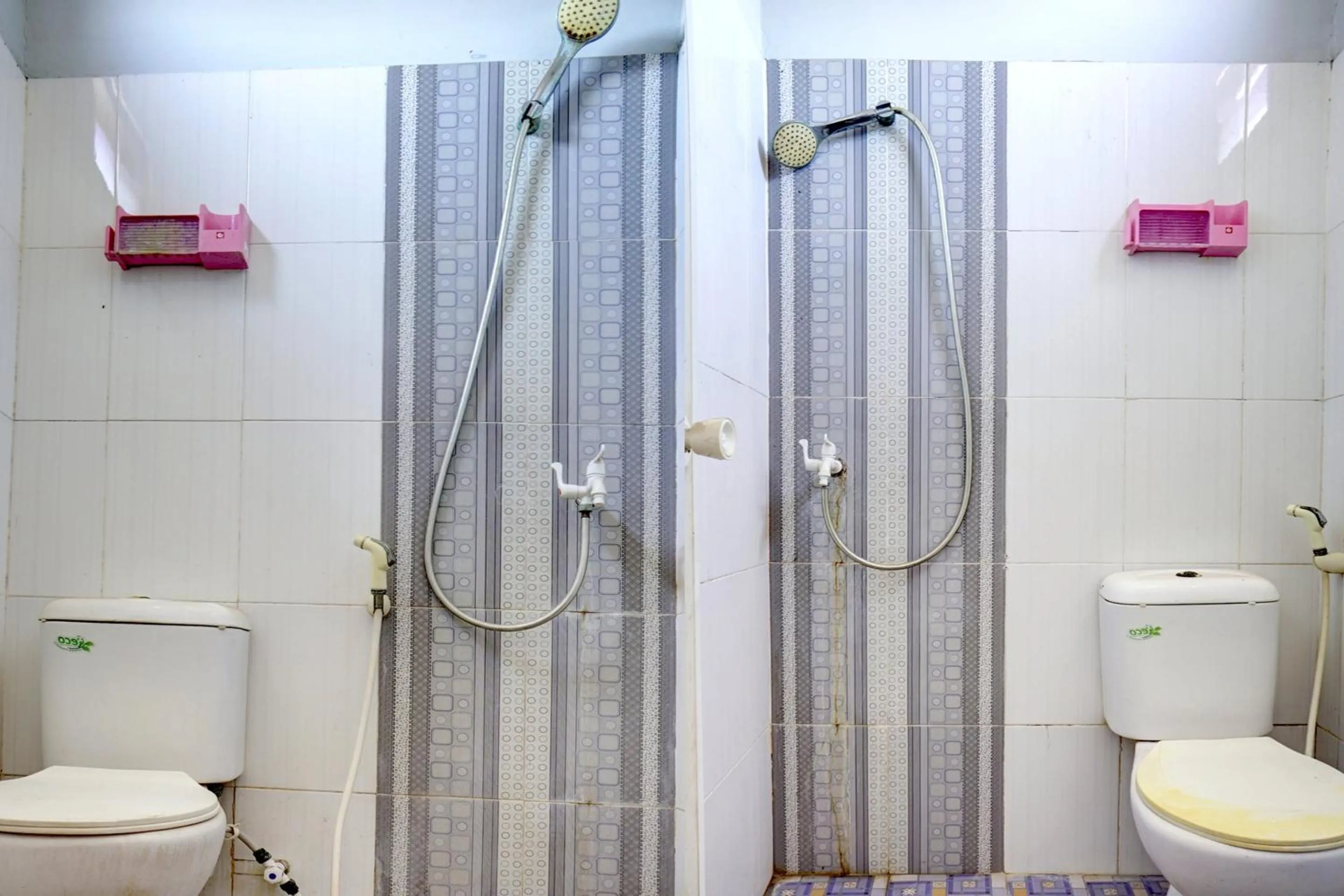 Bathroom in OYO Life 92915 Duta Amnan Syariah