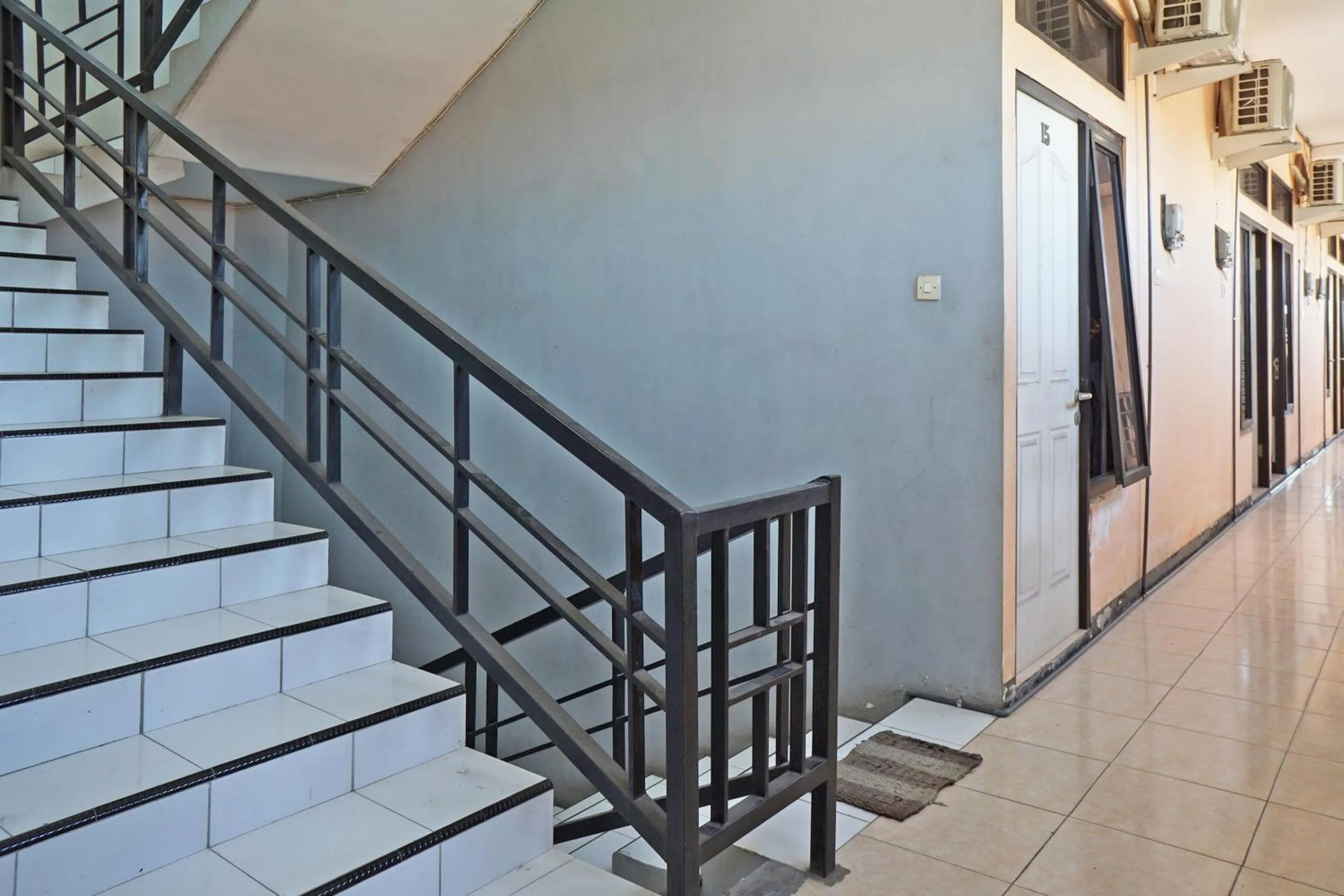 Lobby or reception in OYO Life 92915 Duta Amnan Syariah