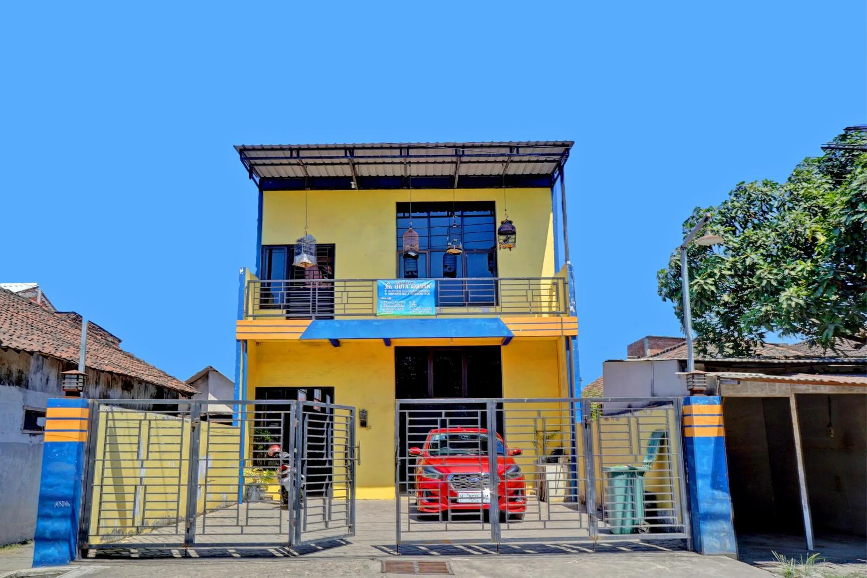 Facade/entrance in OYO Life 92915 Duta Amnan Syariah