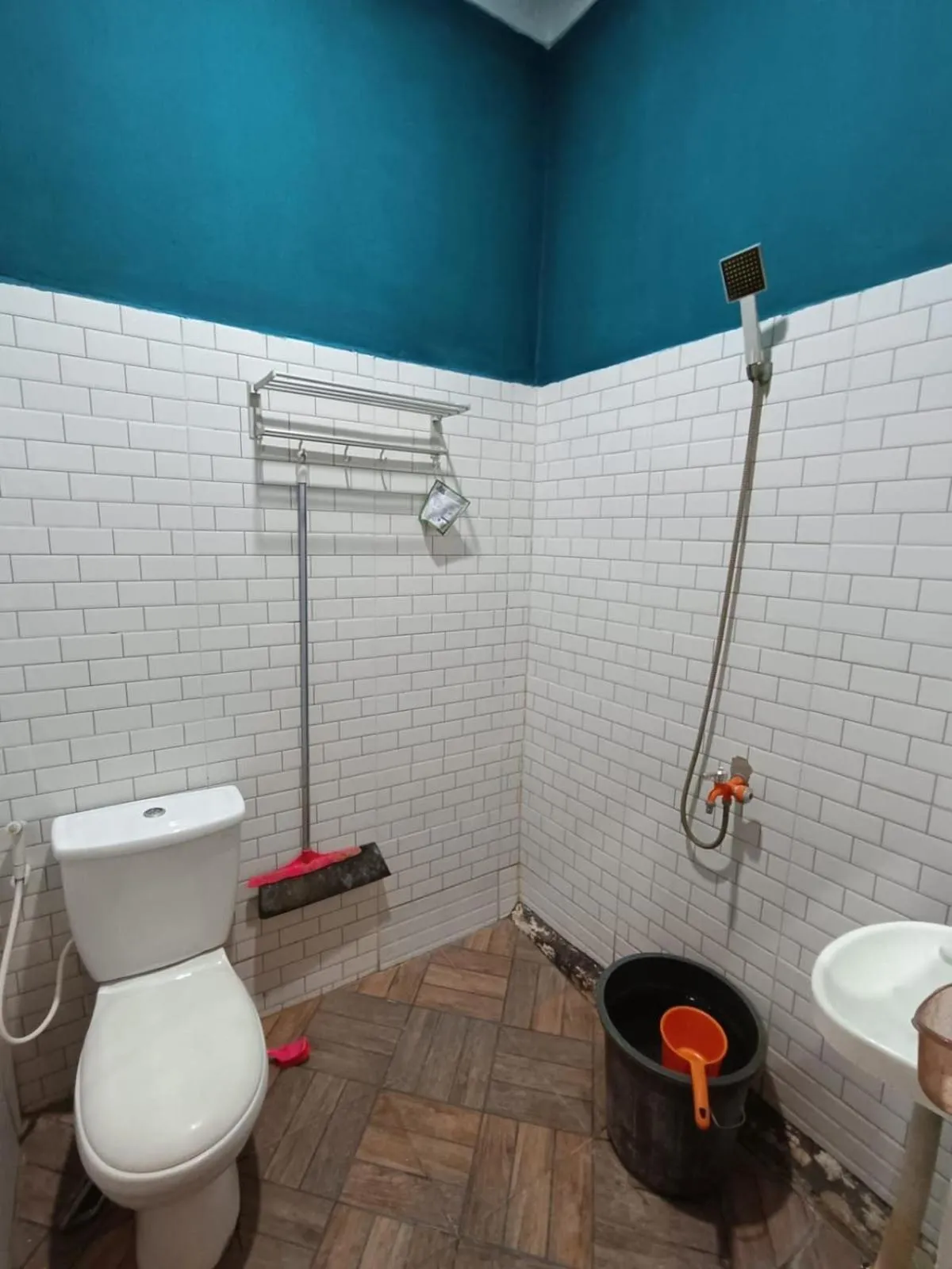 Bathroom in OYO Life 92977 Neba Kost Aesthetic
