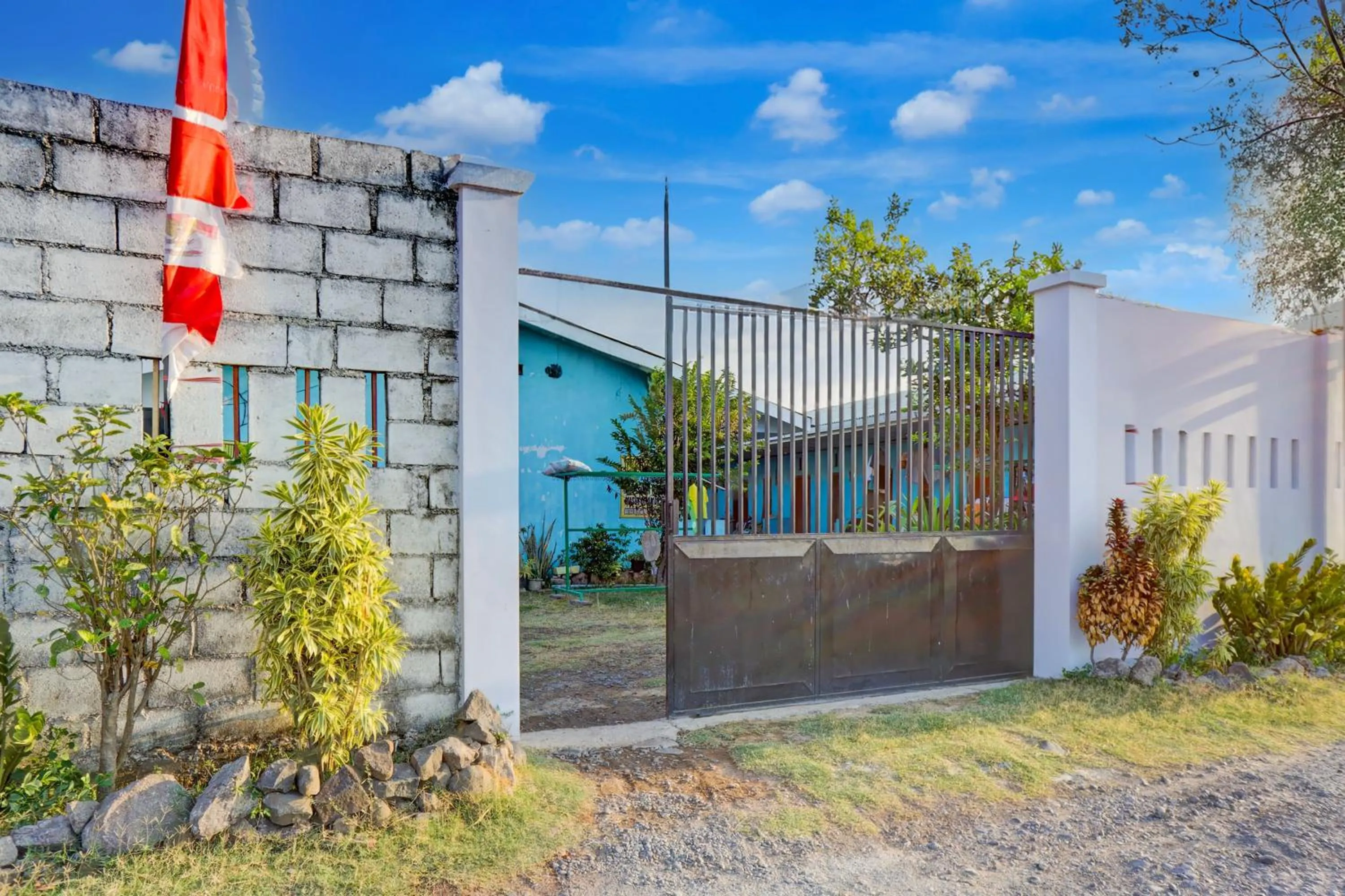 Facade/entrance in OYO Life 93017 Kost H Soeroso