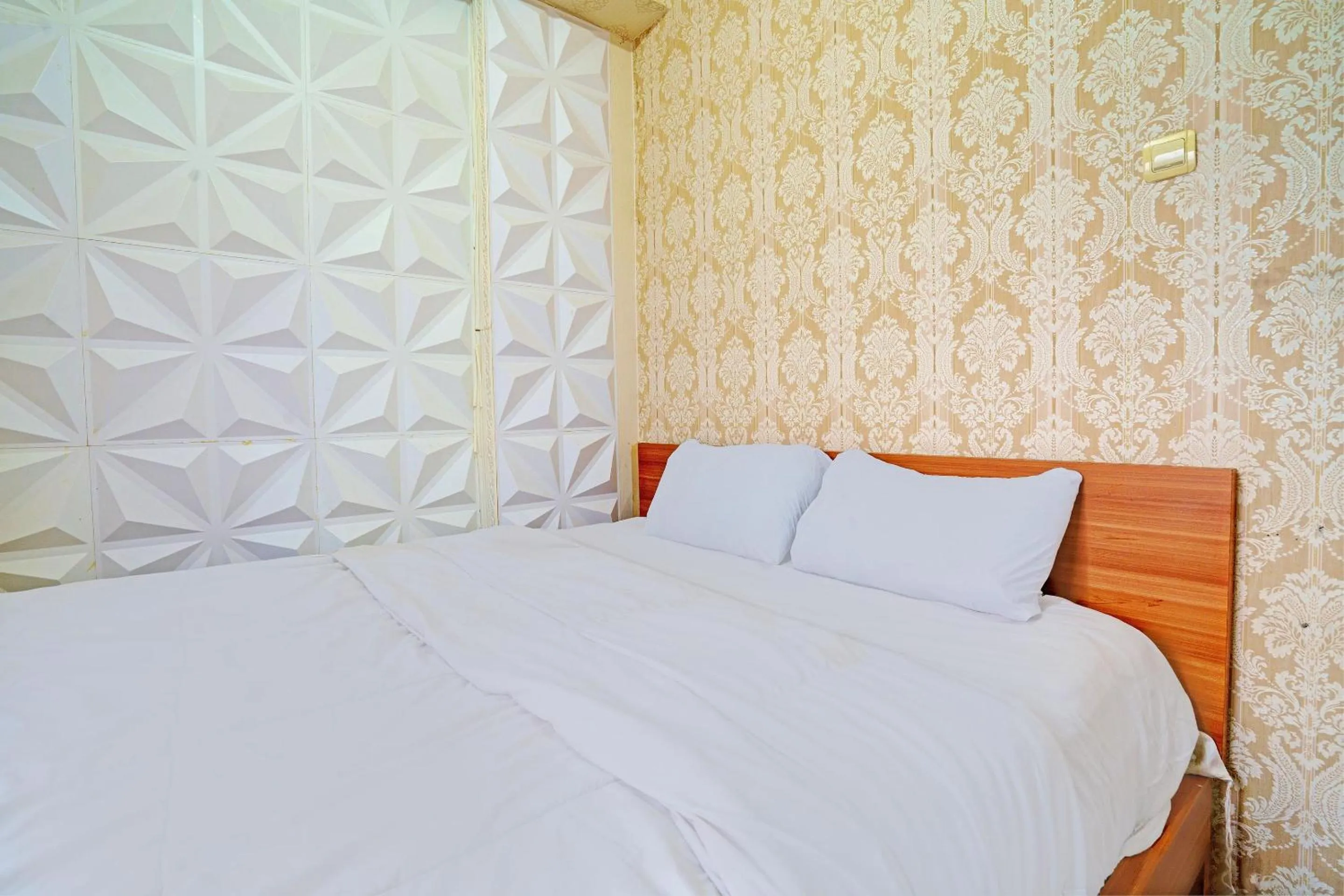 Bedroom, Bed in OYO Life 92978 Apartement Gateway Cicadas By Az Pro