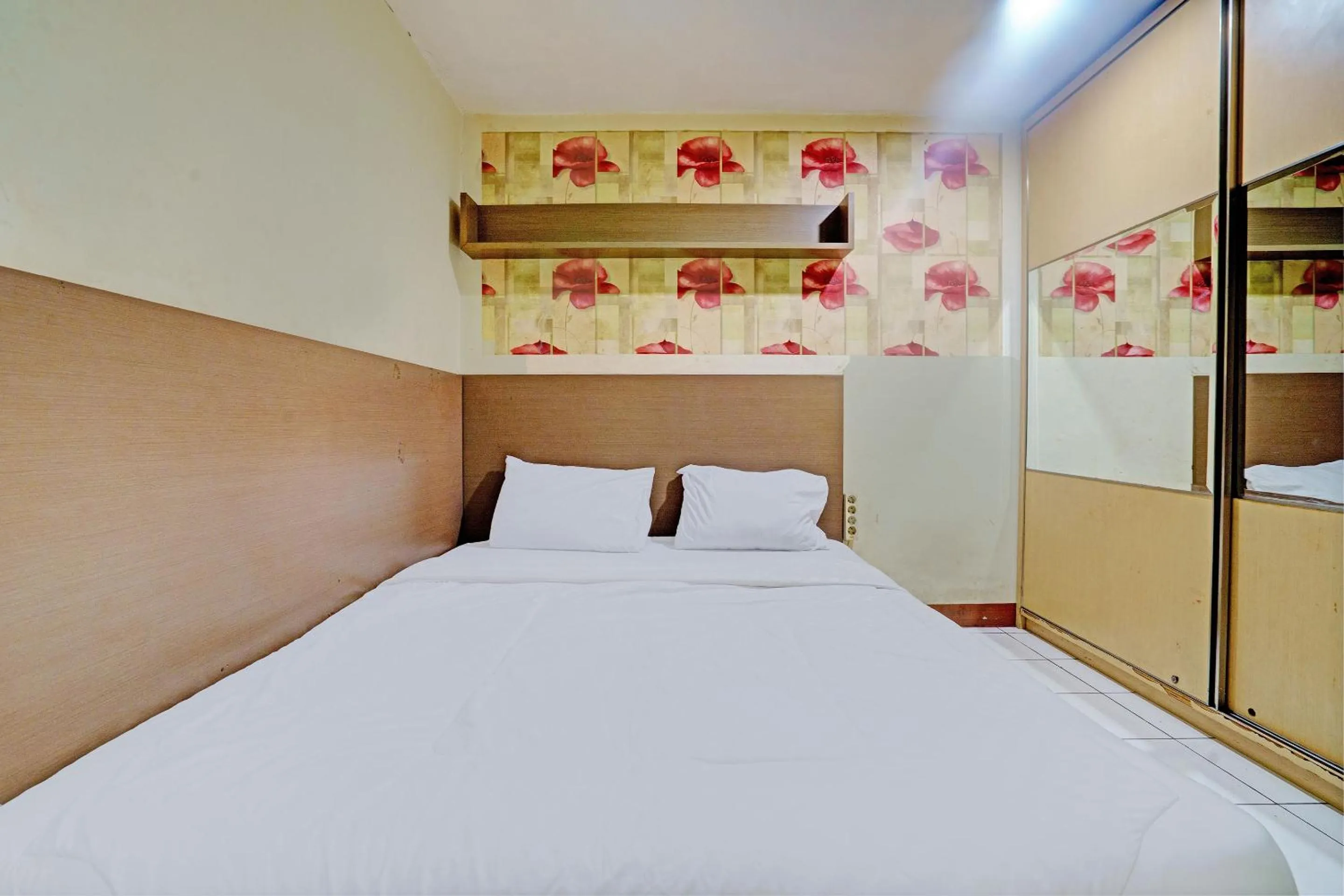 Bedroom, Bed in OYO Life 92978 Apartement Gateway Cicadas By Az Pro