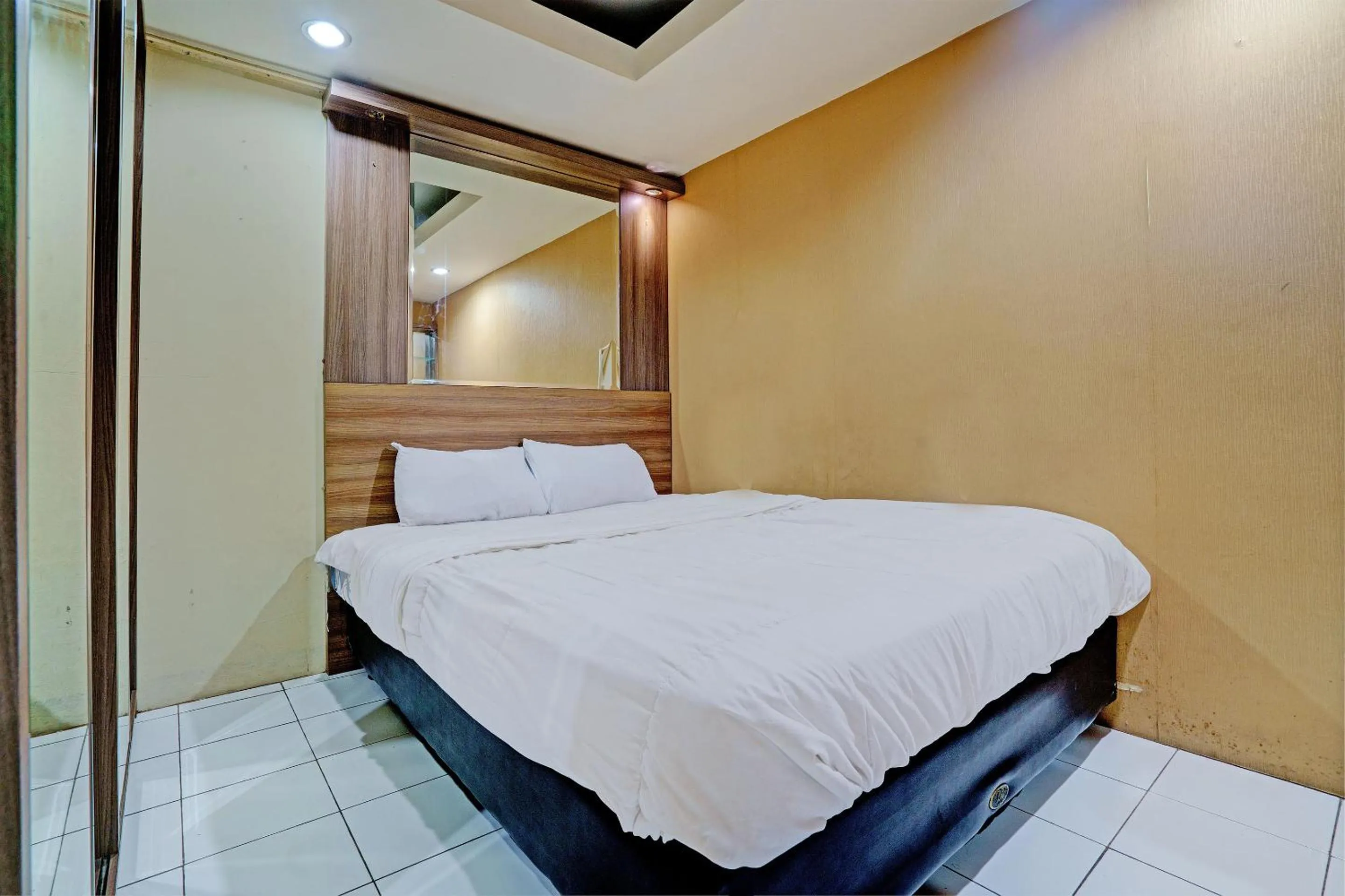 Bedroom, Bed in OYO Life 92978 Apartement Gateway Cicadas By Az Pro