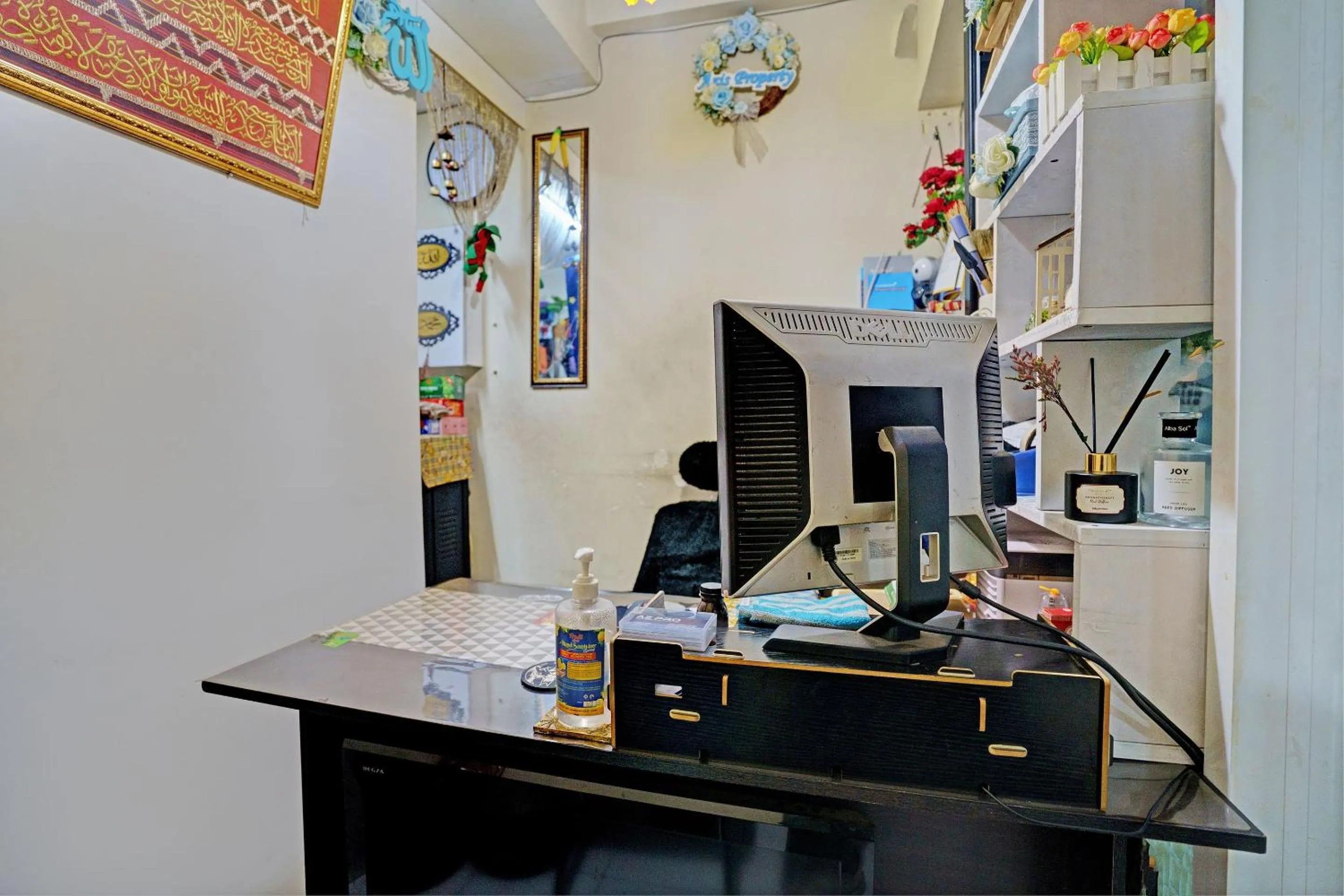 Lobby or reception in OYO Life 92978 Apartement Gateway Cicadas By Az Pro