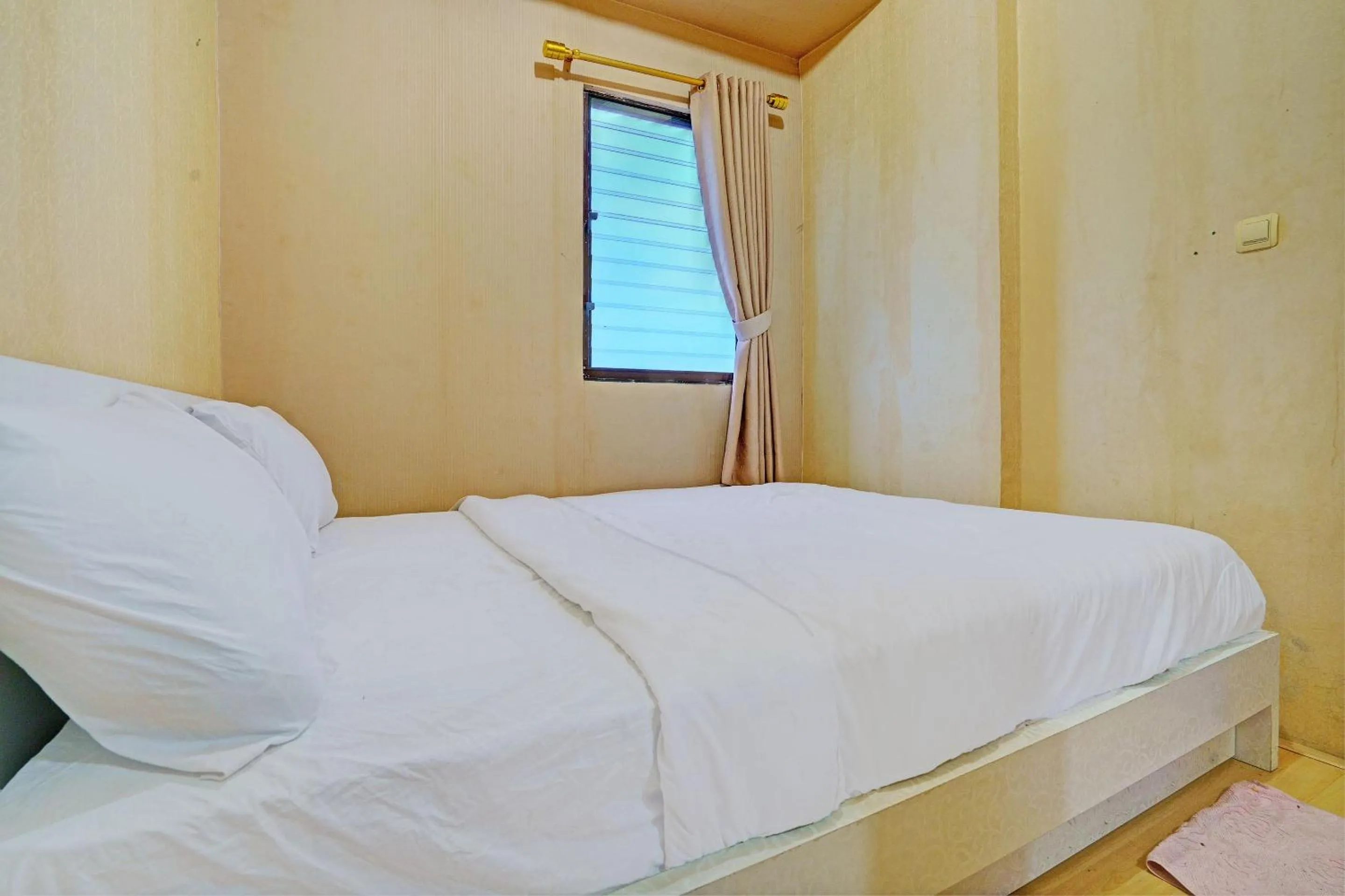 Bedroom, Bed in OYO Life 92978 Apartement Gateway Cicadas By Az Pro