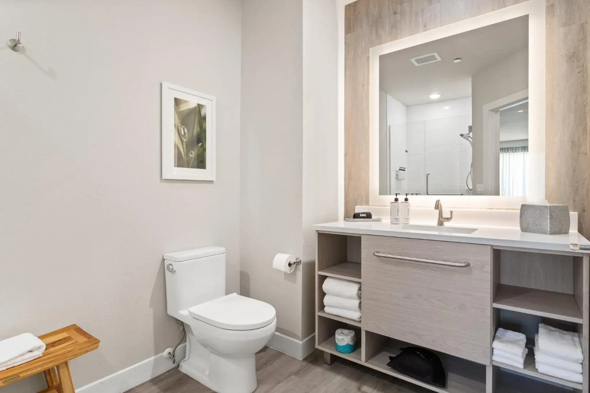 Standard Queen Room with Two Queen Beds in EVEN Hotel Austin Uptown near the Domain by IHG Standard Queen Room with Two Queen Beds in EVEN Hotel Austin Uptown near the Domain by IHG