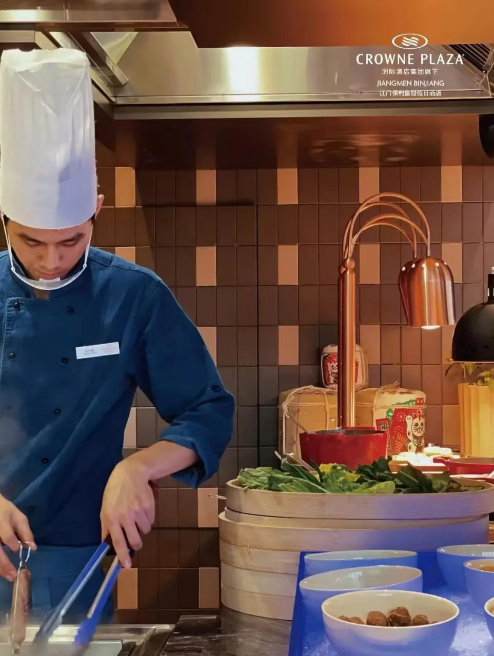 Restaurant/places to eat in Crowne Plaza Jiangmen Binjiang by IHG