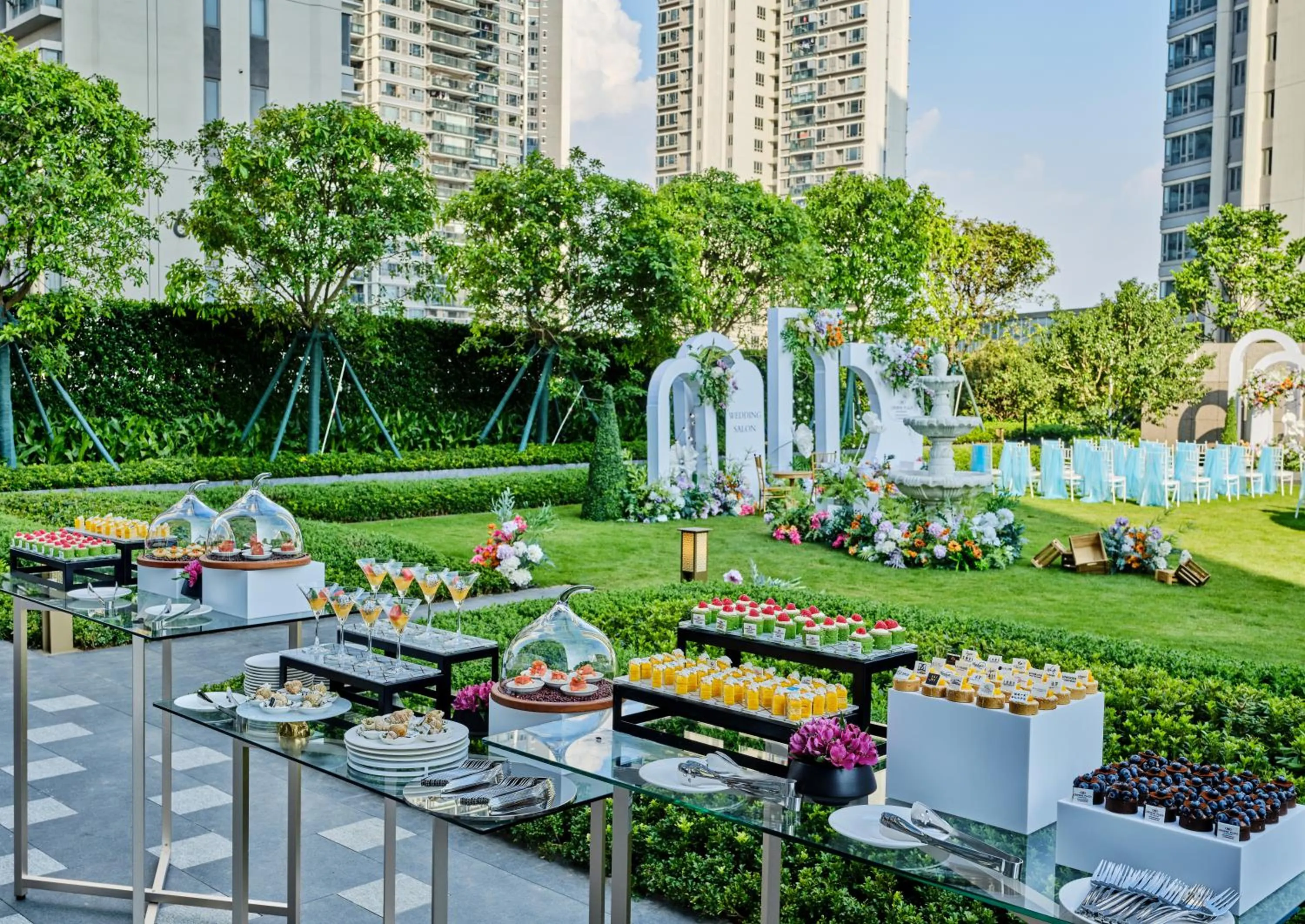 Garden in Crowne Plaza Jiangmen Binjiang by IHG