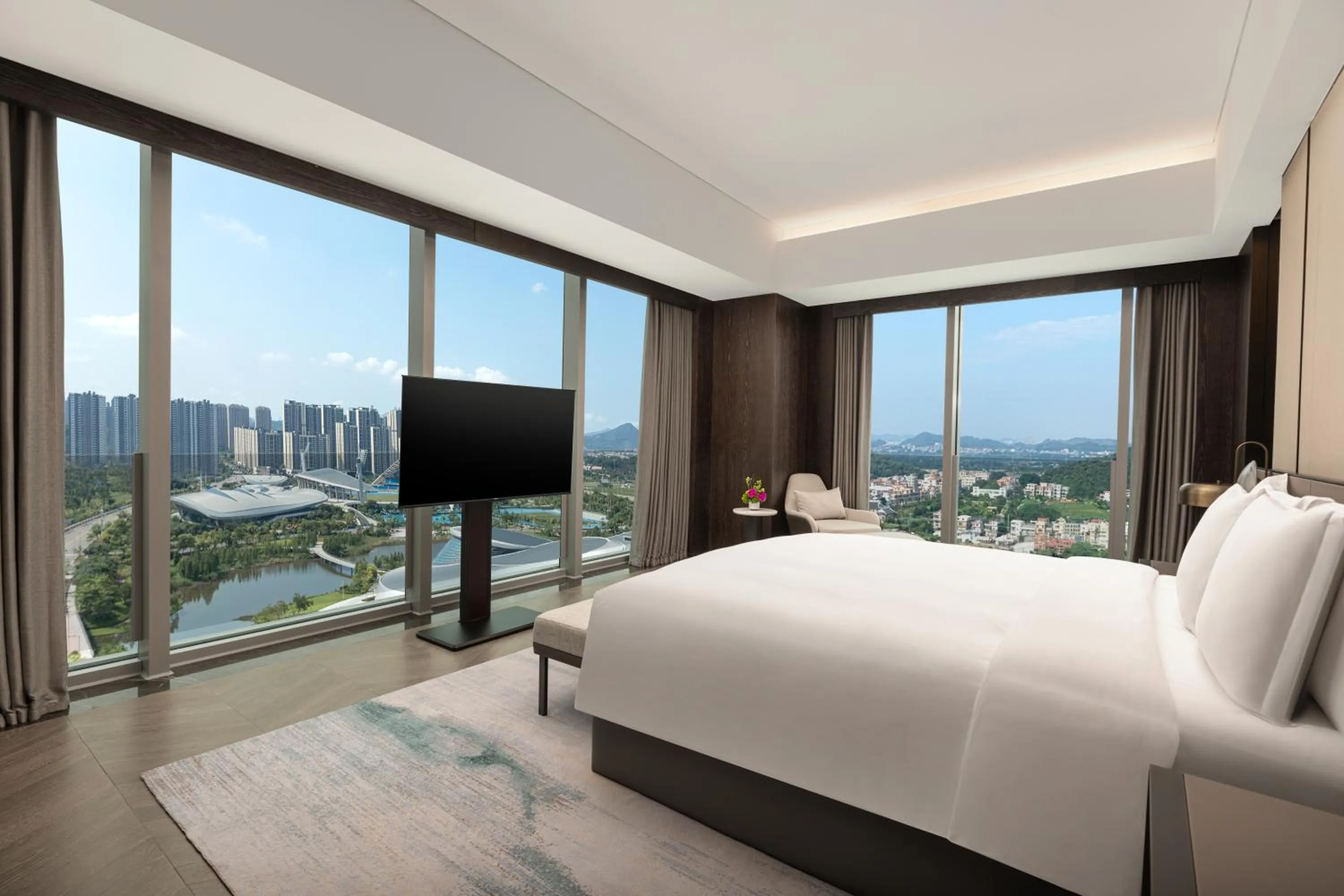 Bedroom, Bed in Crowne Plaza Jiangmen Binjiang by IHG