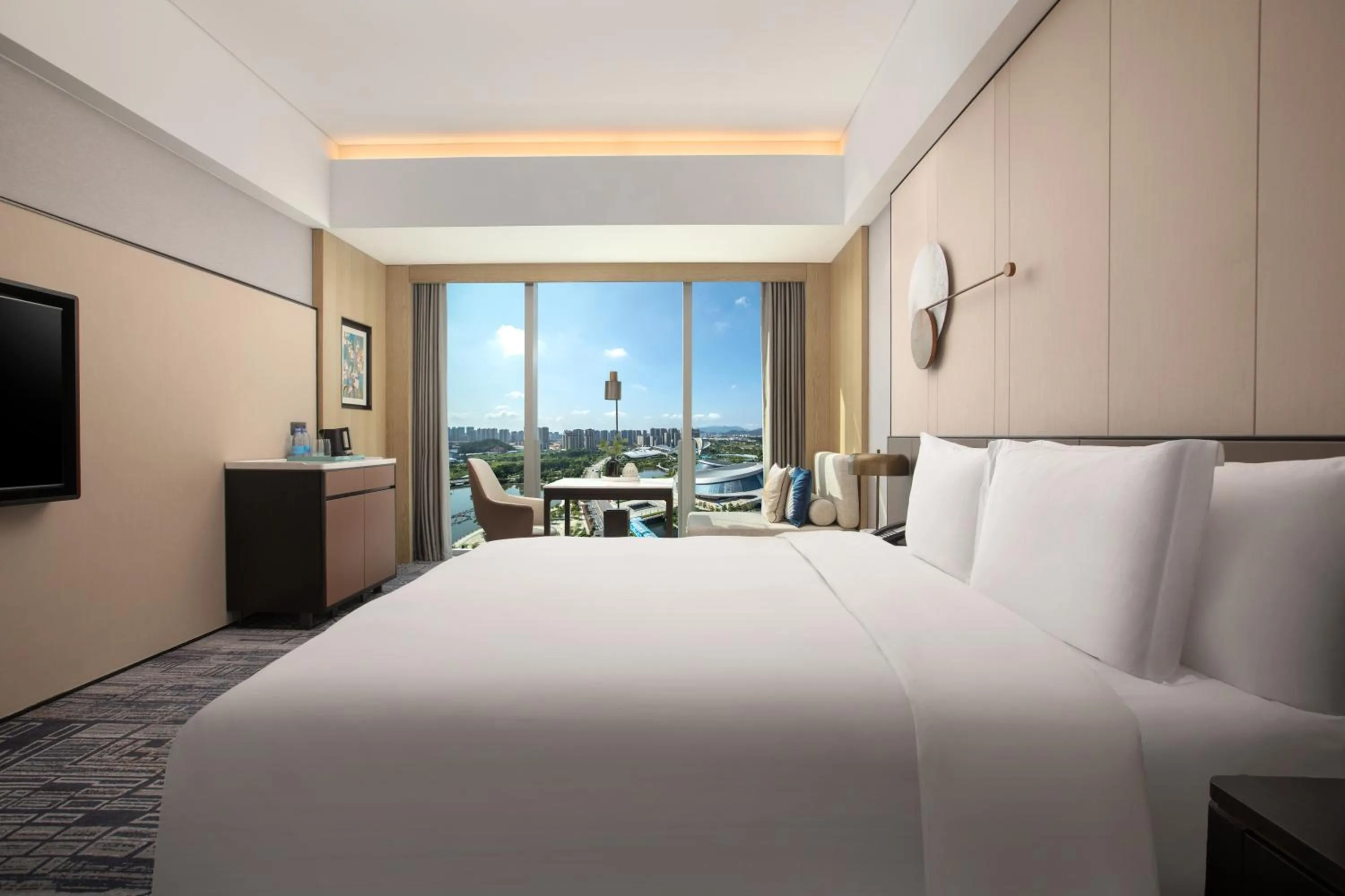 Bed in Crowne Plaza Jiangmen Binjiang by IHG