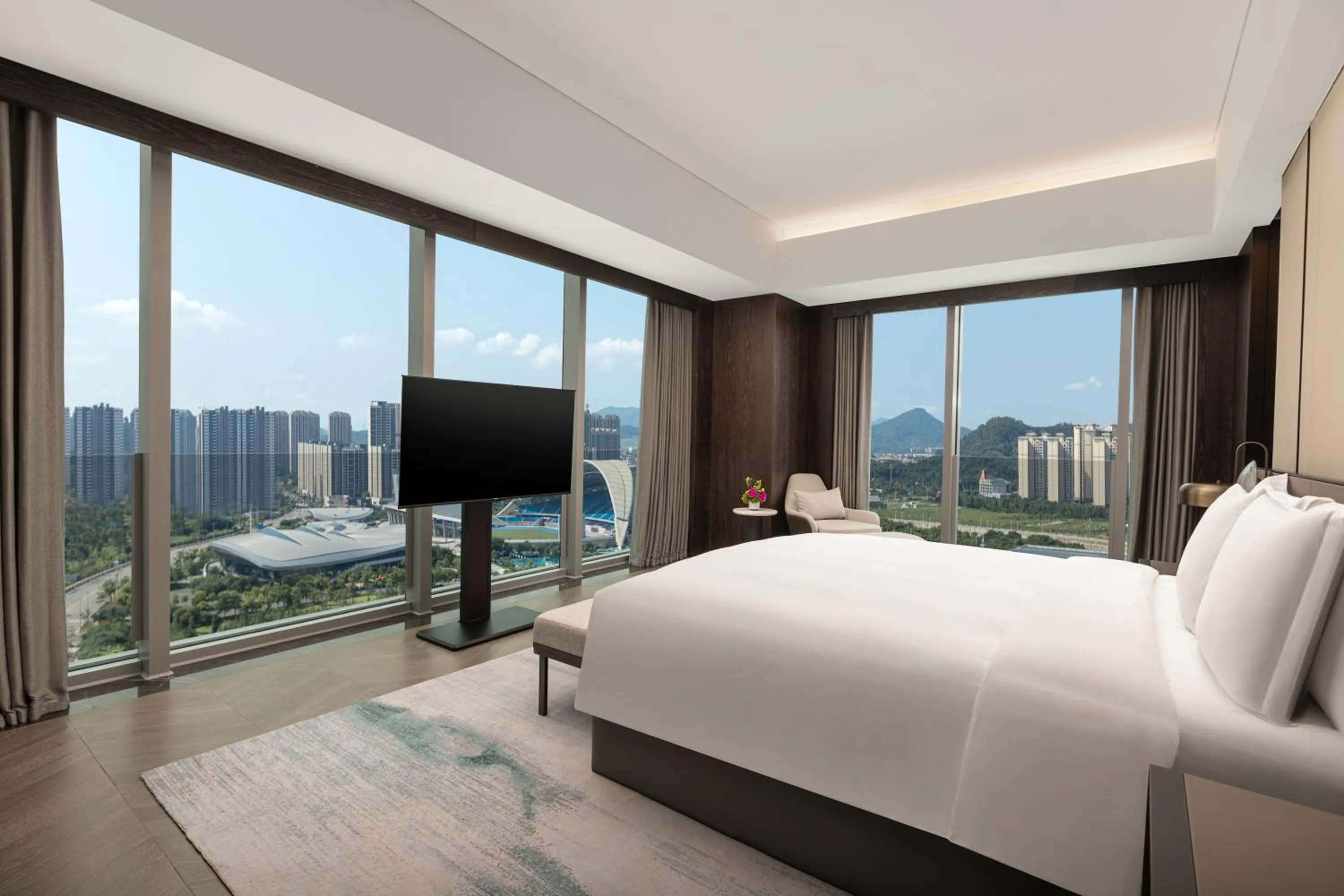 Bedroom, Bed in Crowne Plaza Jiangmen Binjiang by IHG