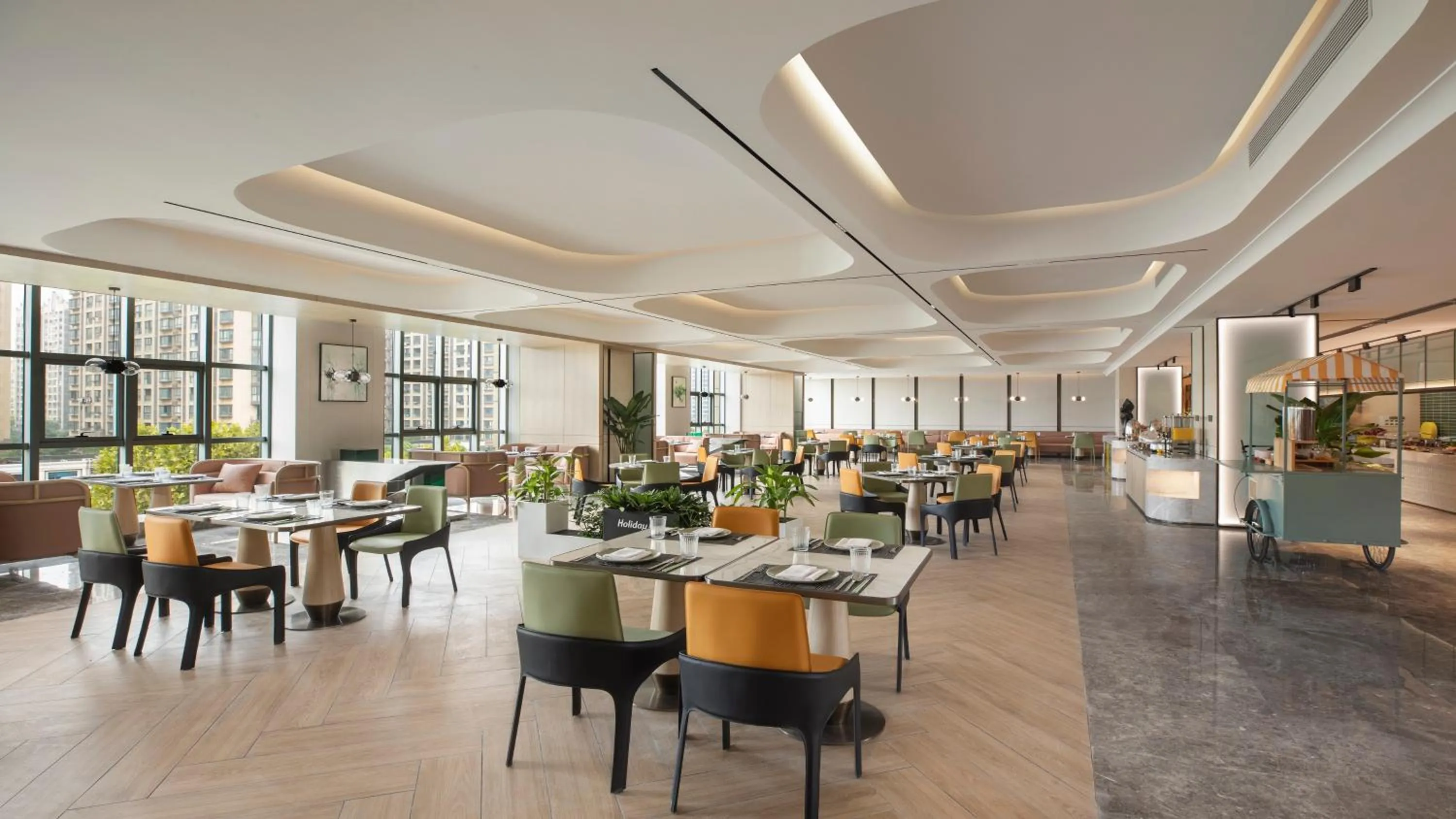 Restaurant/places to eat in Holiday Inn Tongxiang