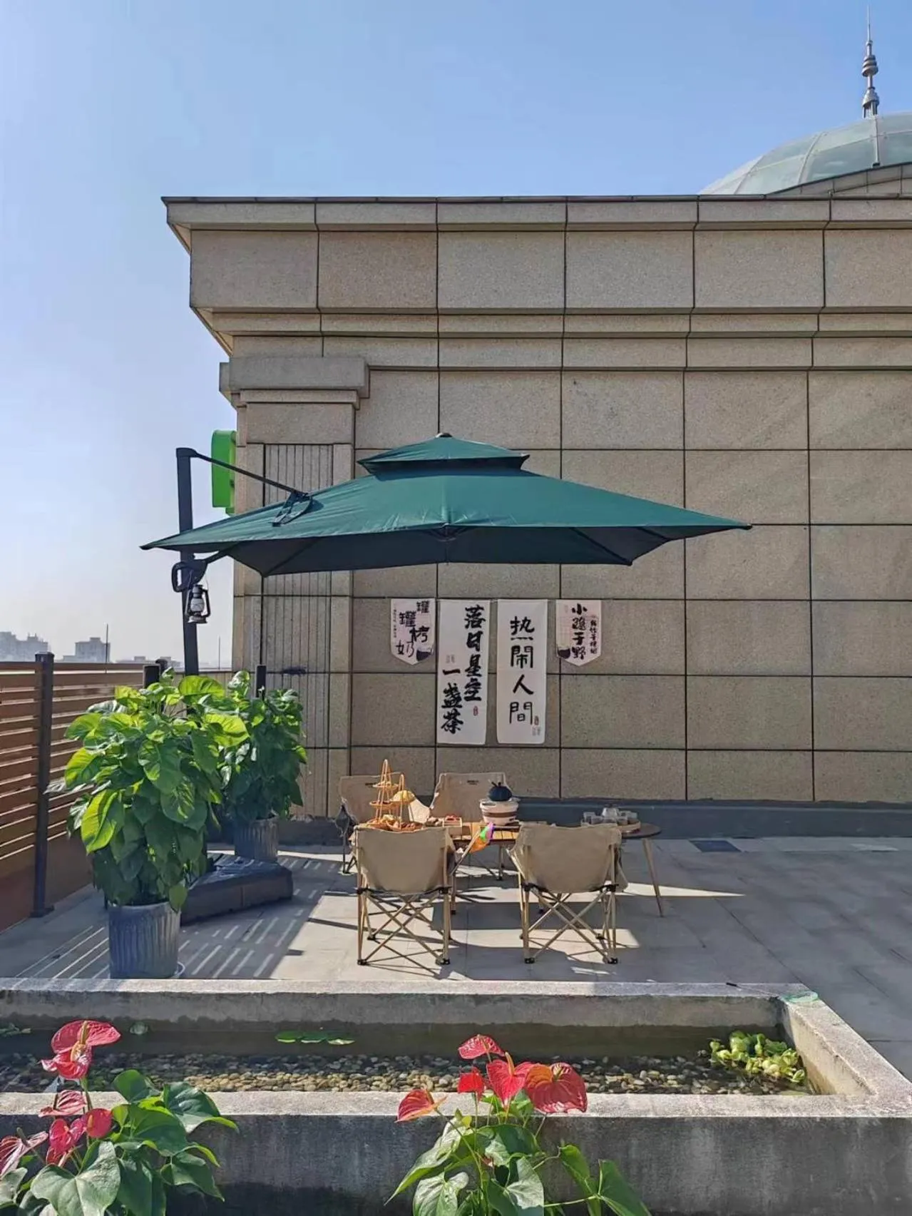 Restaurant/places to eat in Holiday Inn Tongxiang