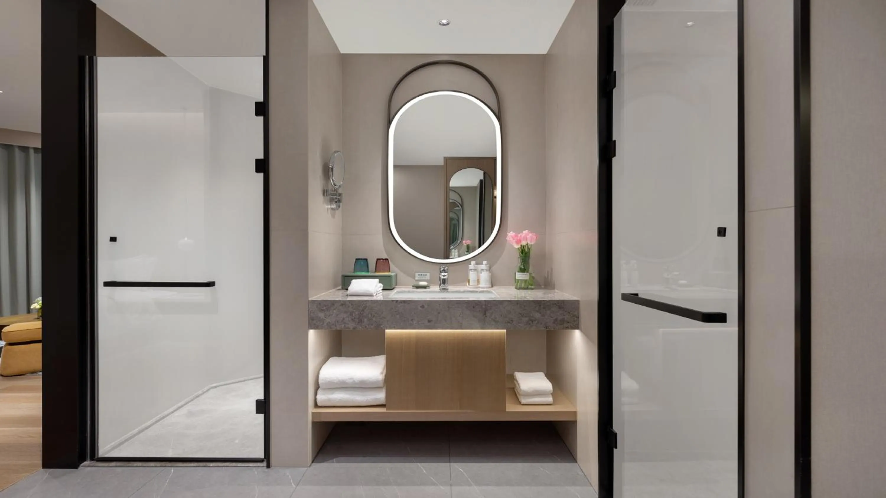 Toilet in Holiday Inn Tongxiang