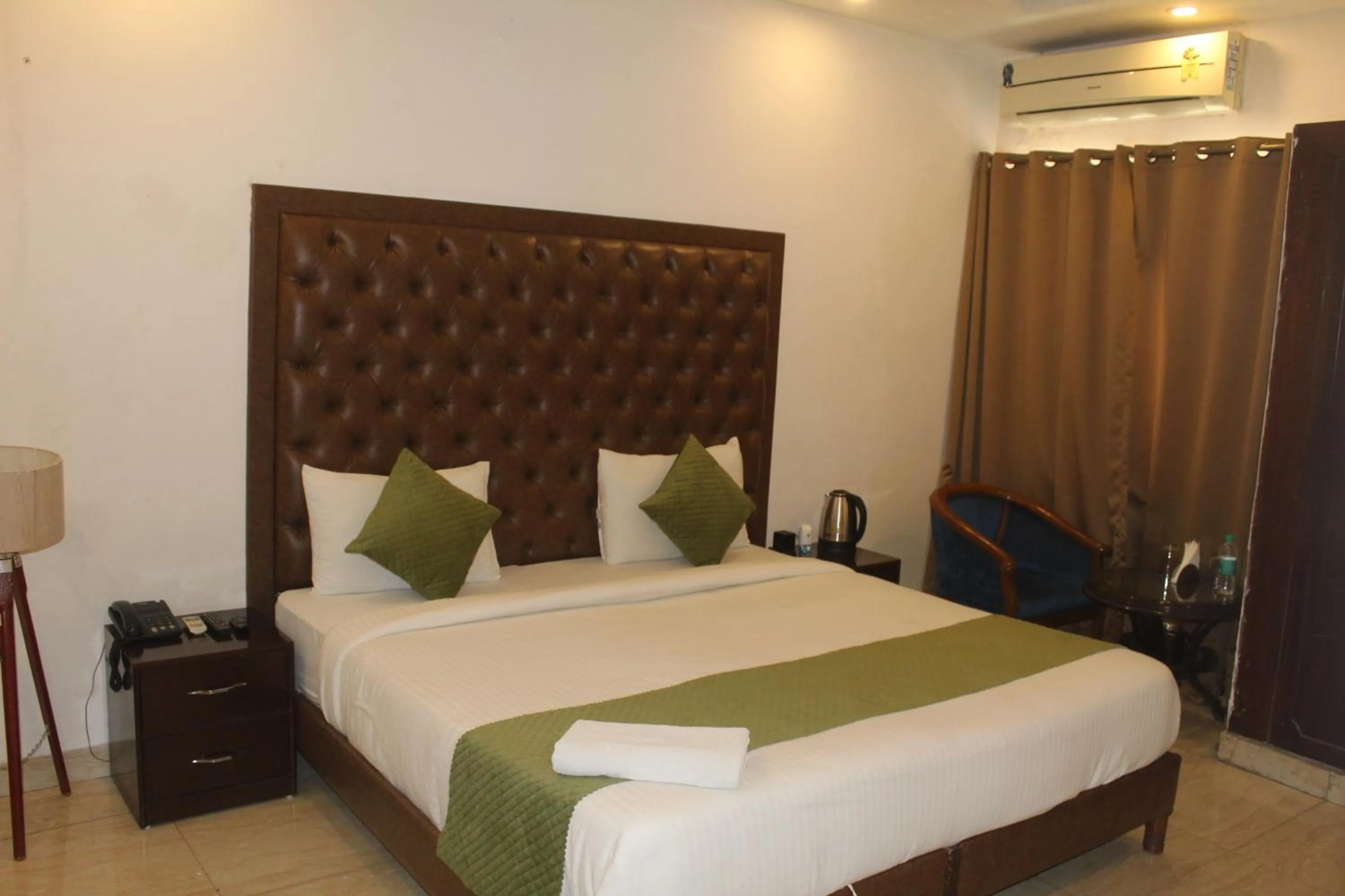 Bed in Khanna Residency