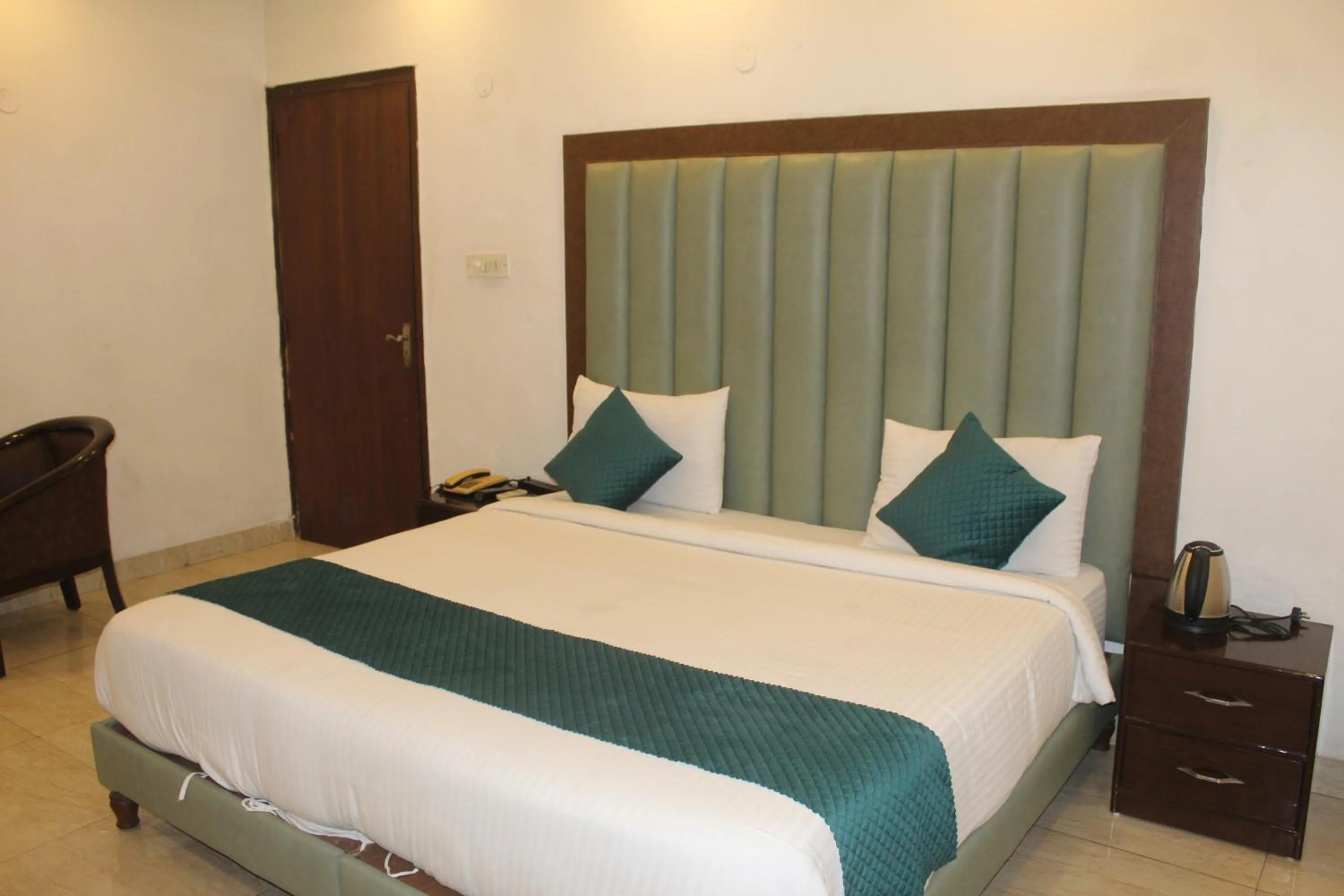 Photo of the whole room, Bed in Khanna Residency