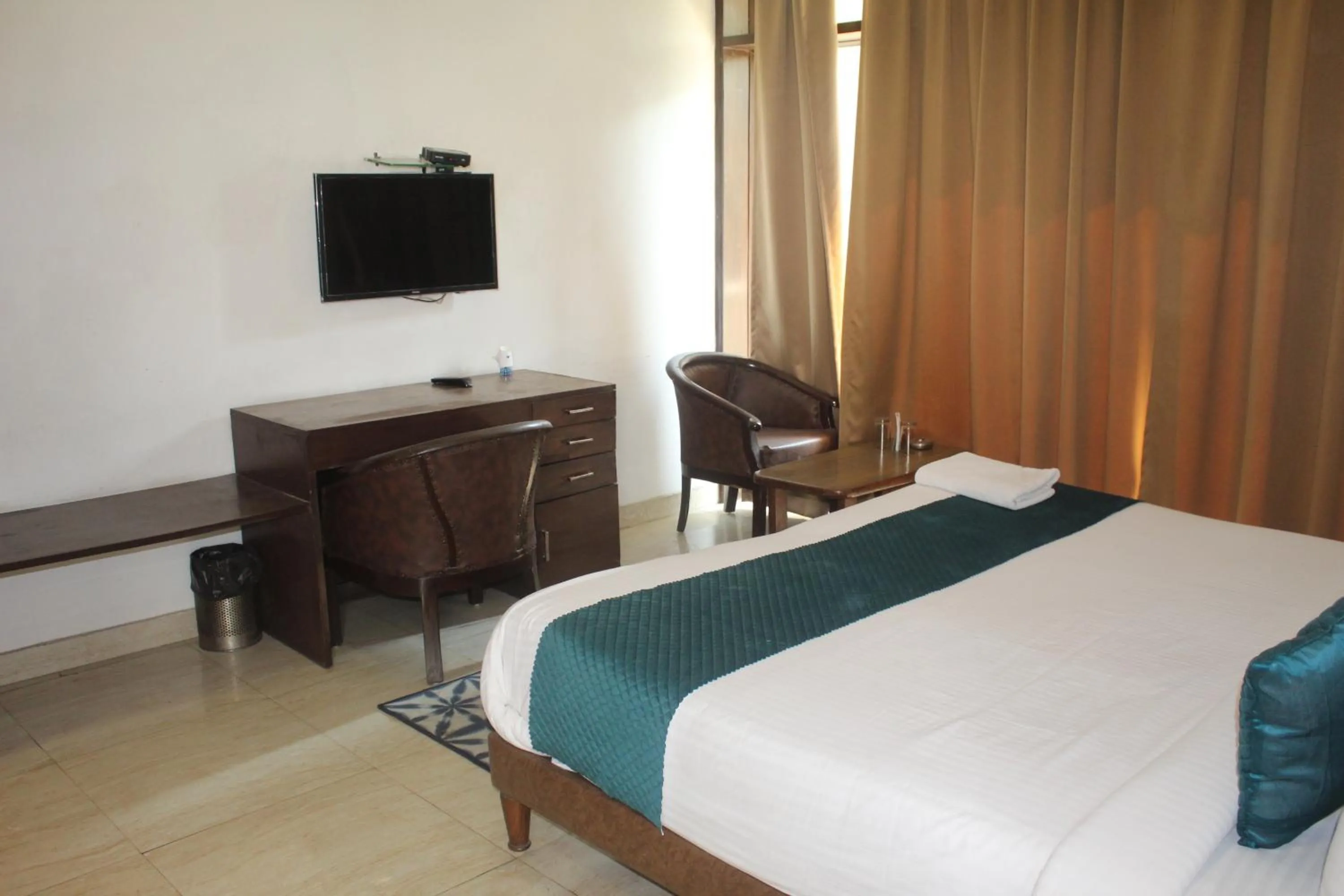 Photo of the whole room, Bed in Khanna Residency