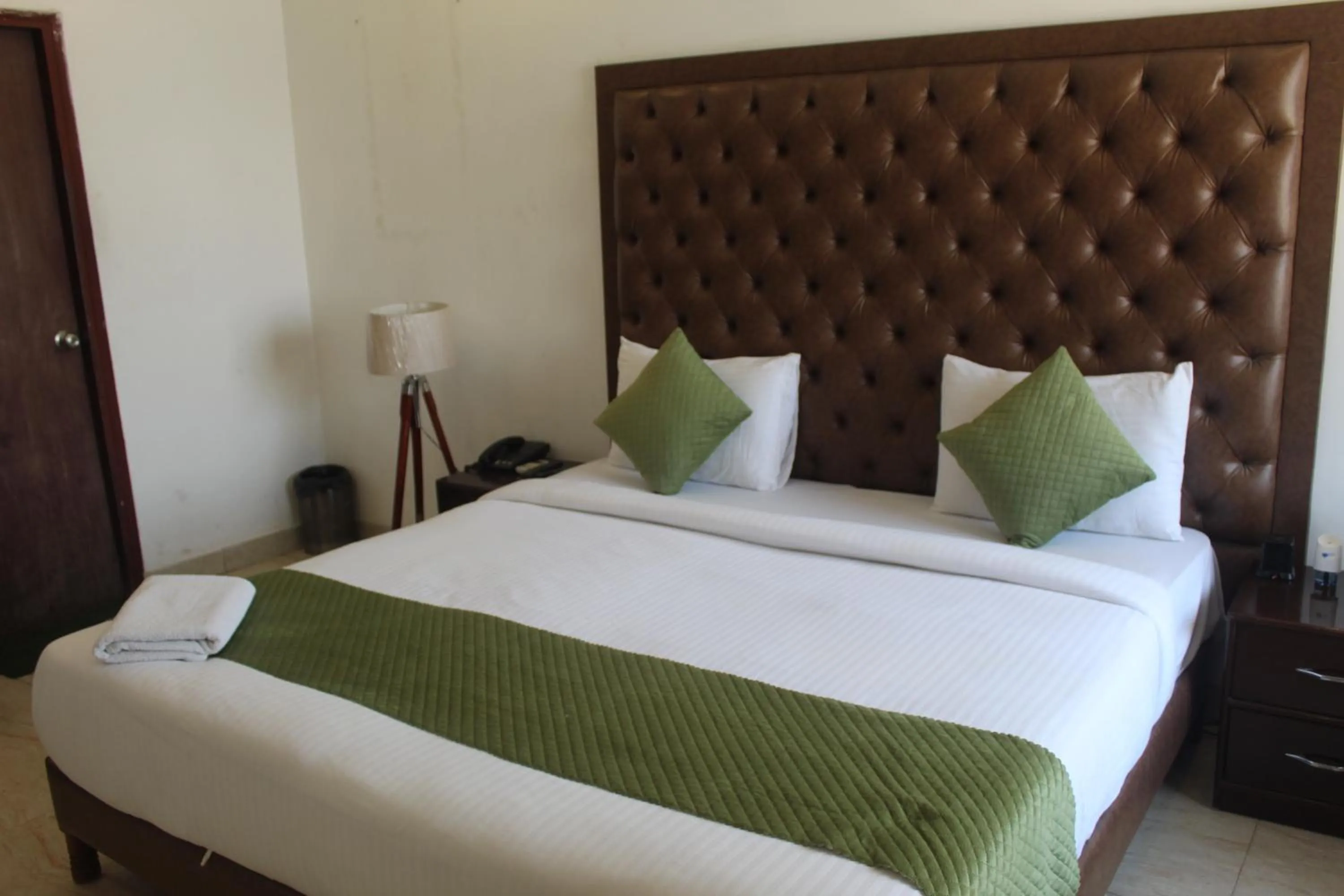 Bed in Khanna Residency