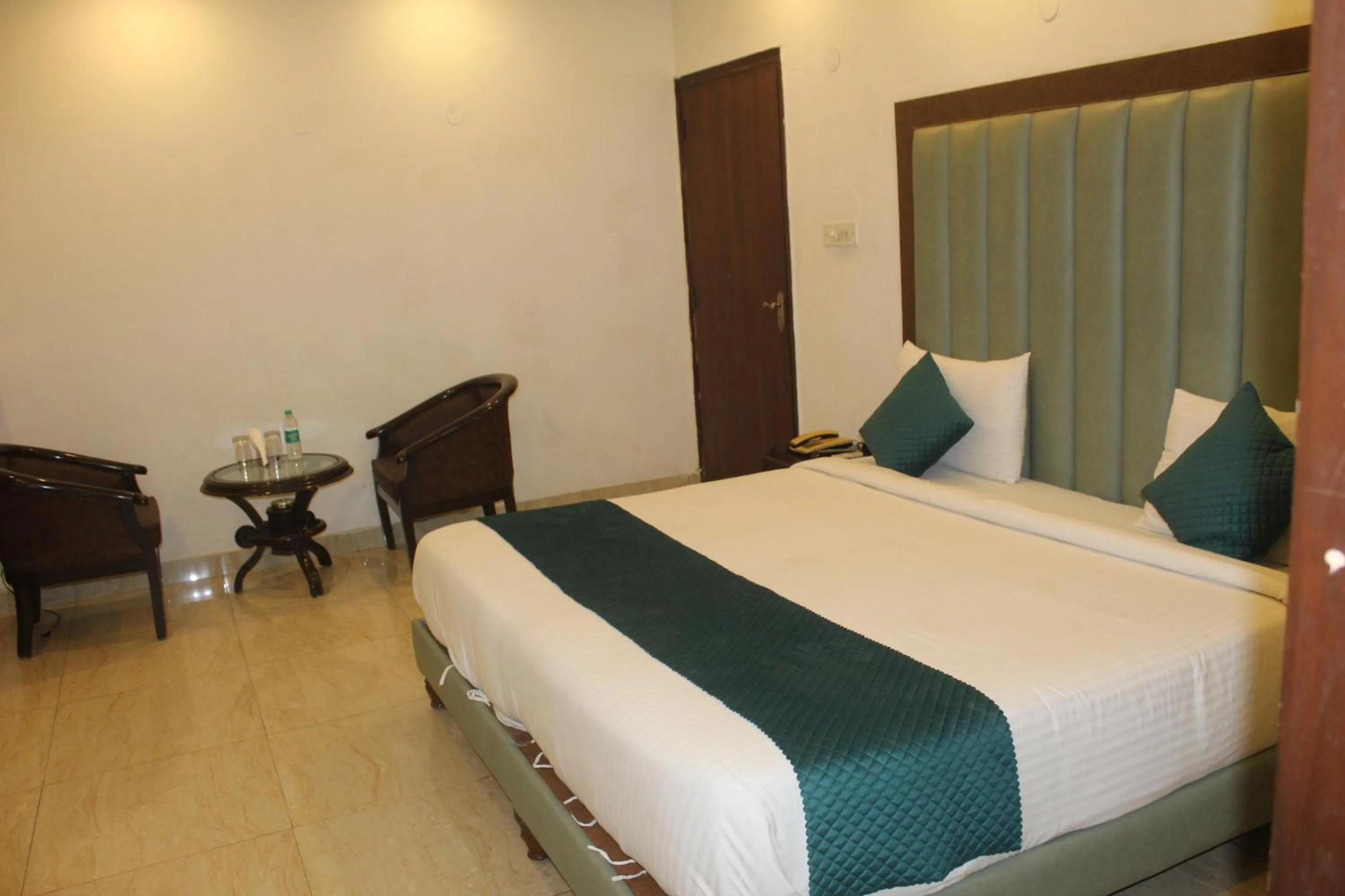 Photo of the whole room, Bed in Khanna Residency
