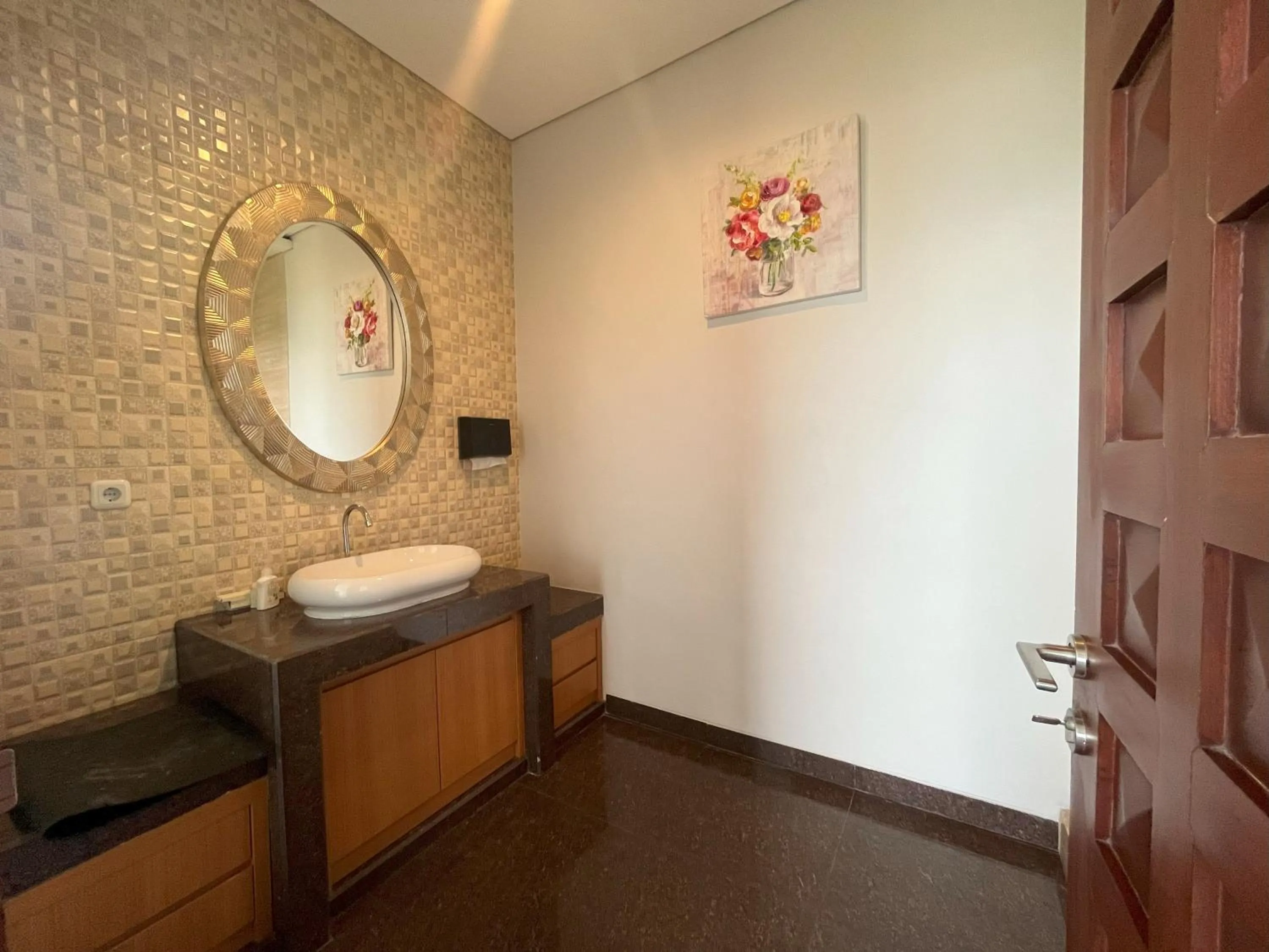 Bathroom in Lavender - Taman Tanda