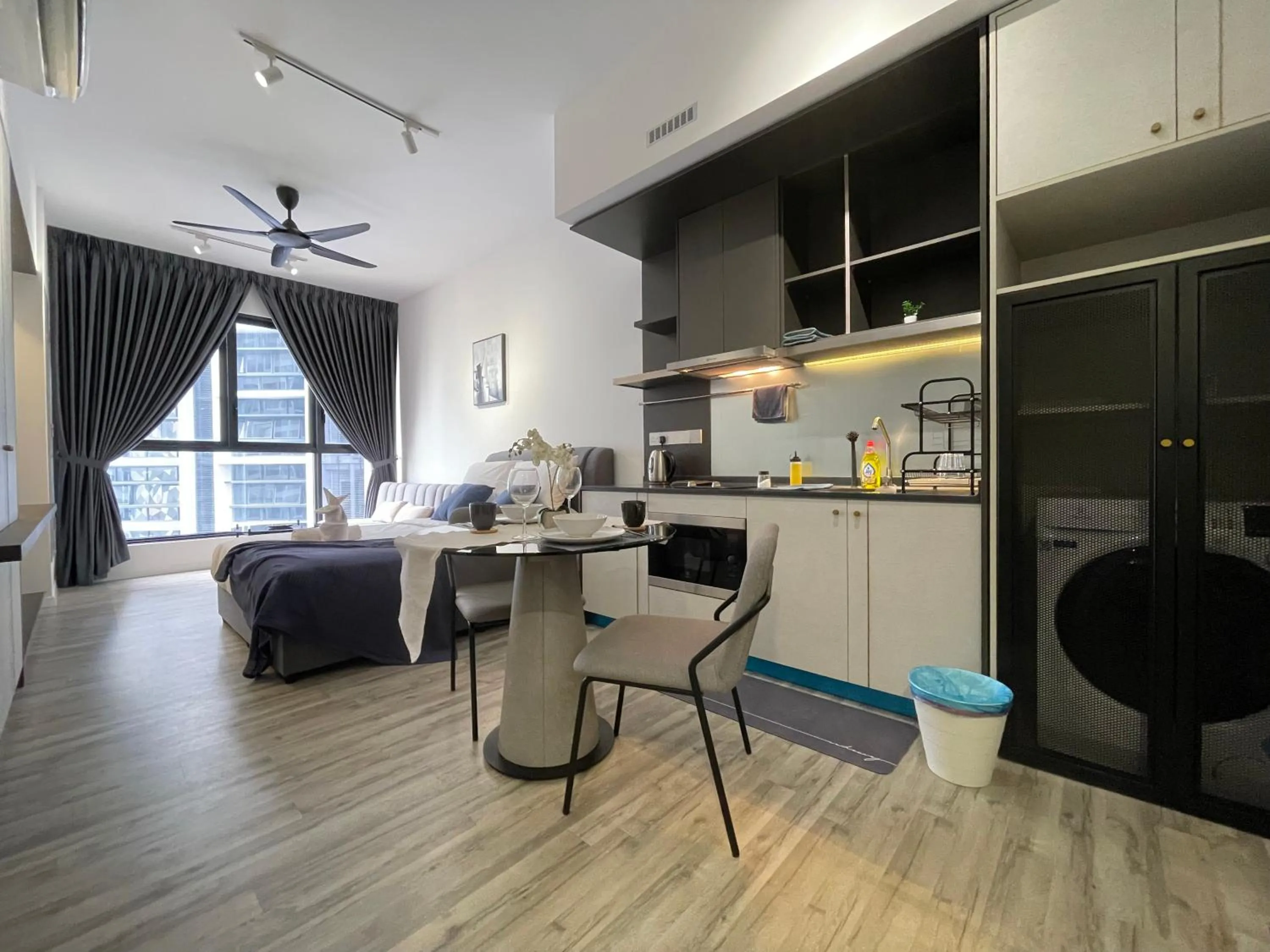 Kitchen or kitchenette in Millerz Square by KL Minsu