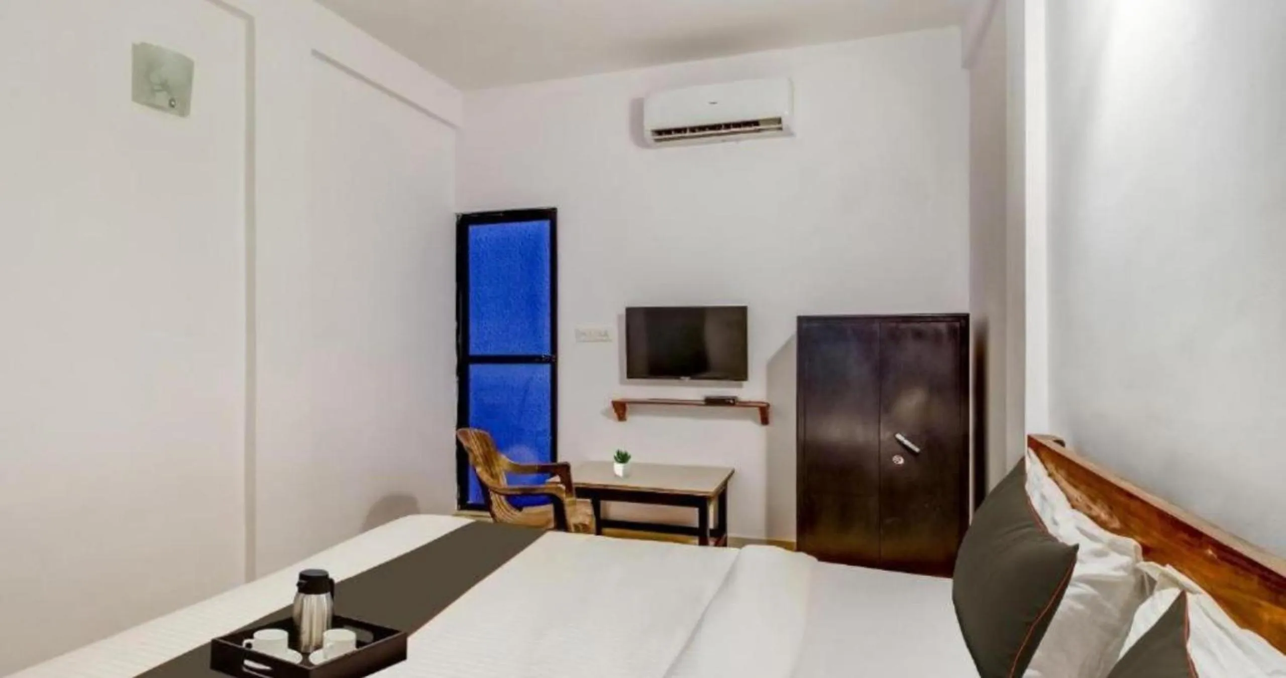 Bedroom, Bed in Aqua Wave by YogiTree Hotels