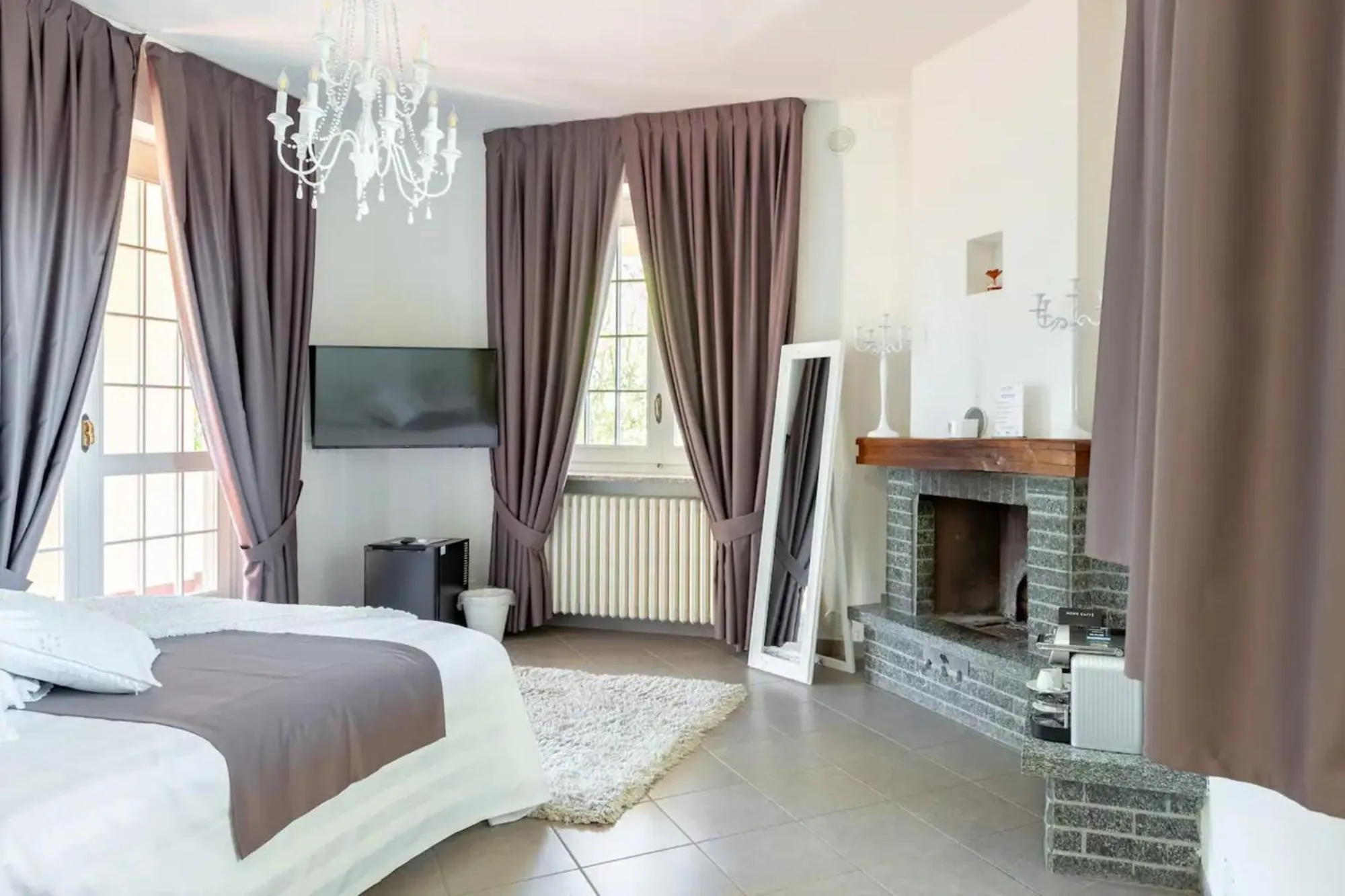 Bed in Saint Paul Luxury Holiday Home by Alterego