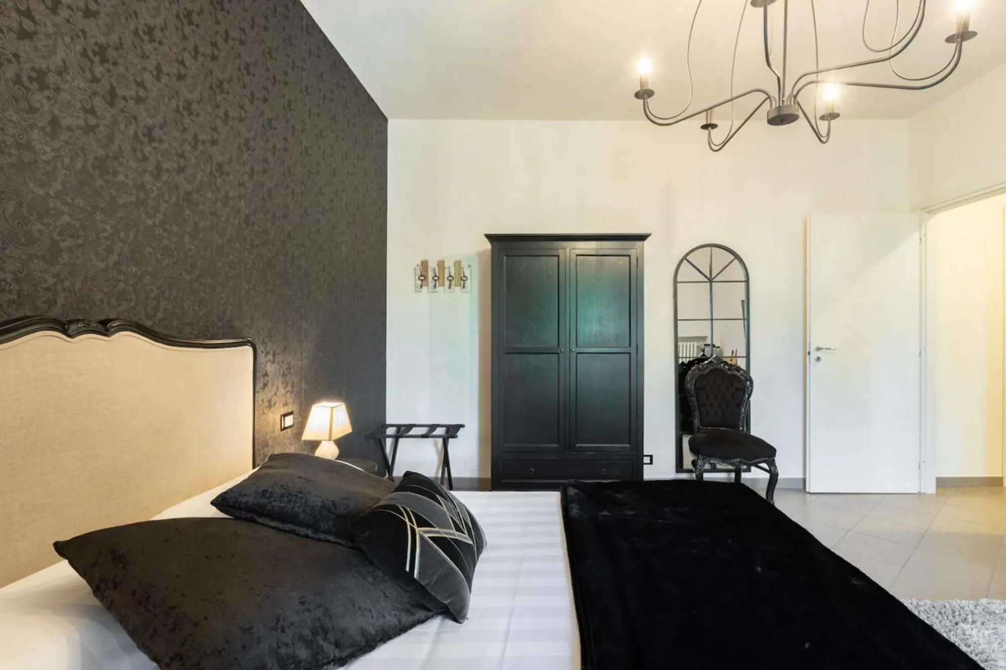 Bed in Saint Paul Luxury Holiday Home by Alterego