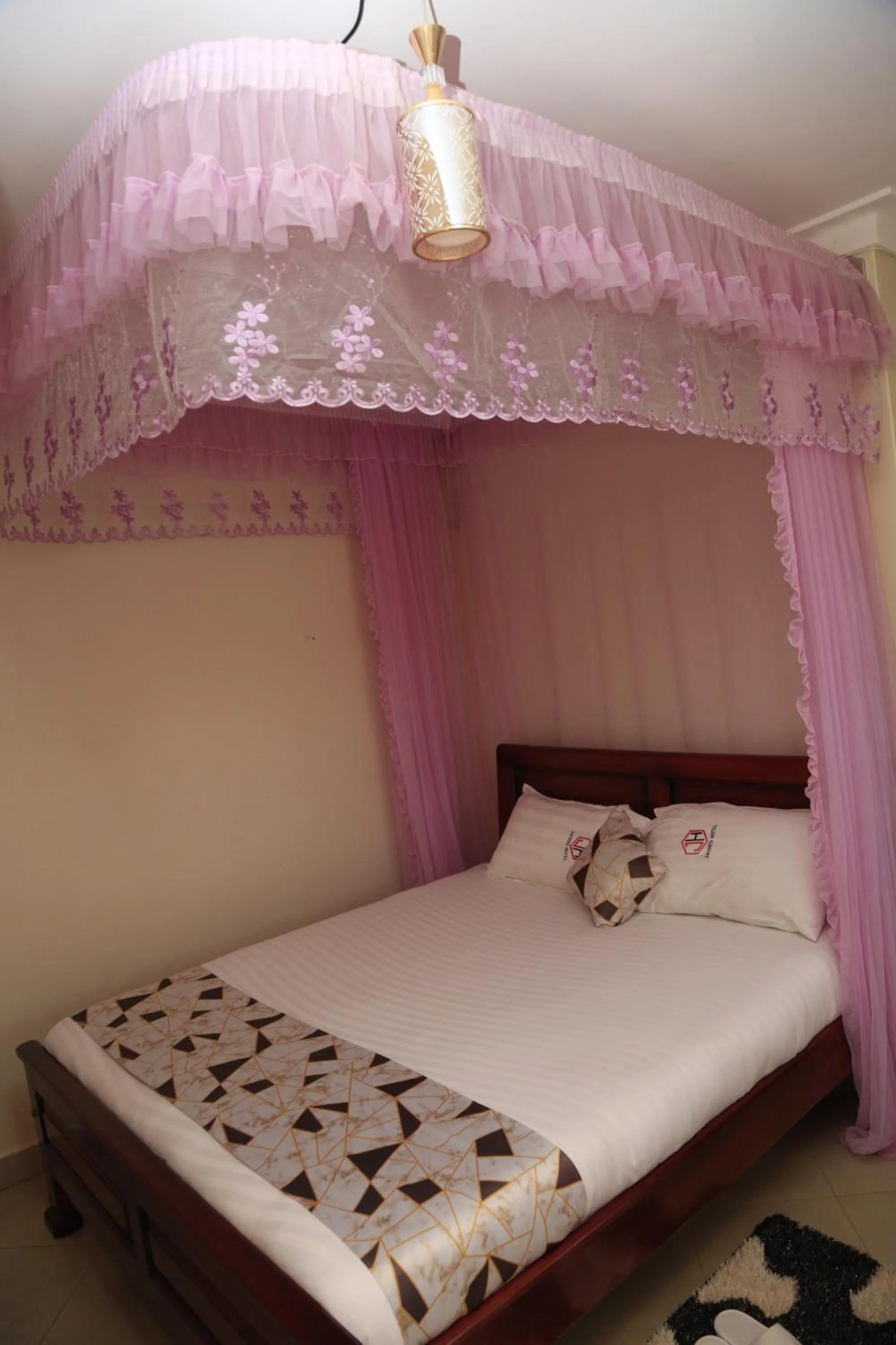 Double Room with Balcony in Jatheo Hotel Rwentondo