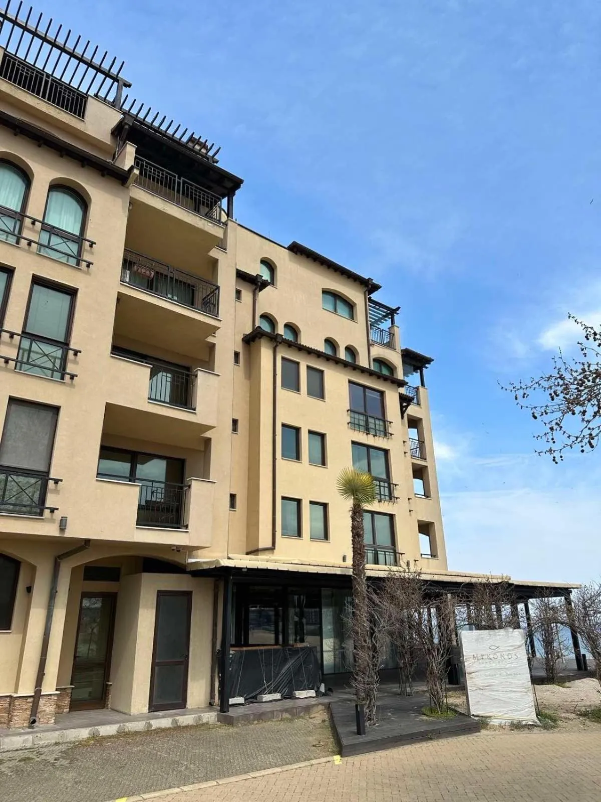 Property building in Oazis VIP Club